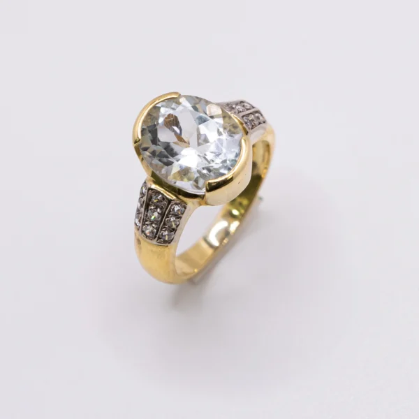 Anillo para Mujer con Almendra y Zirconia 18k