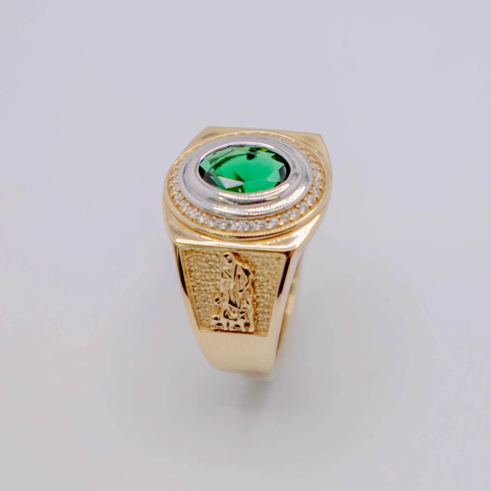 Anillo para Hombre: Almendra Color Esmeralda en Línea Blanca 14k
