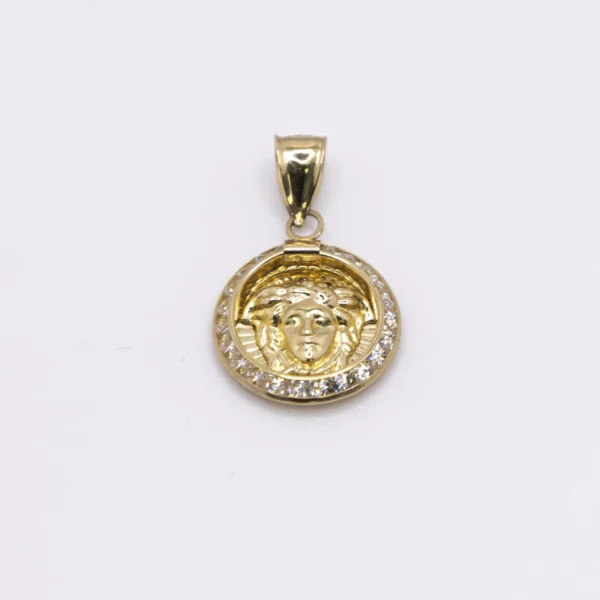 Dije con Medusa Estilo Versace Zirconia - Imagen 2