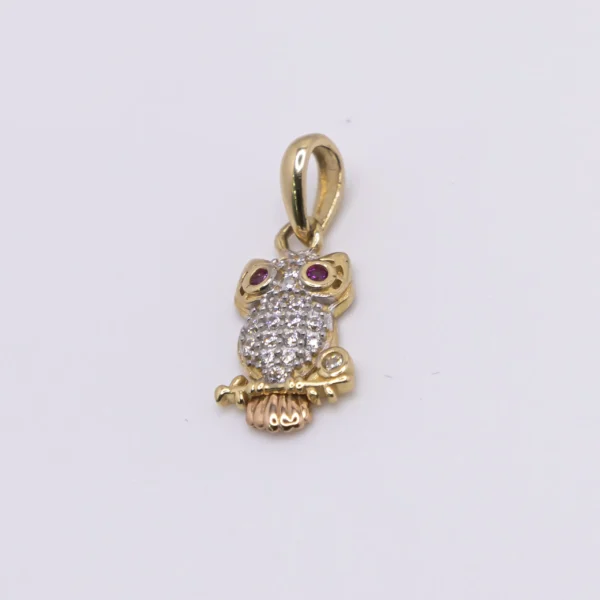 Dije en Forma de Lechuza con Zirconia y Ojos Color Rubí - Imagen 2