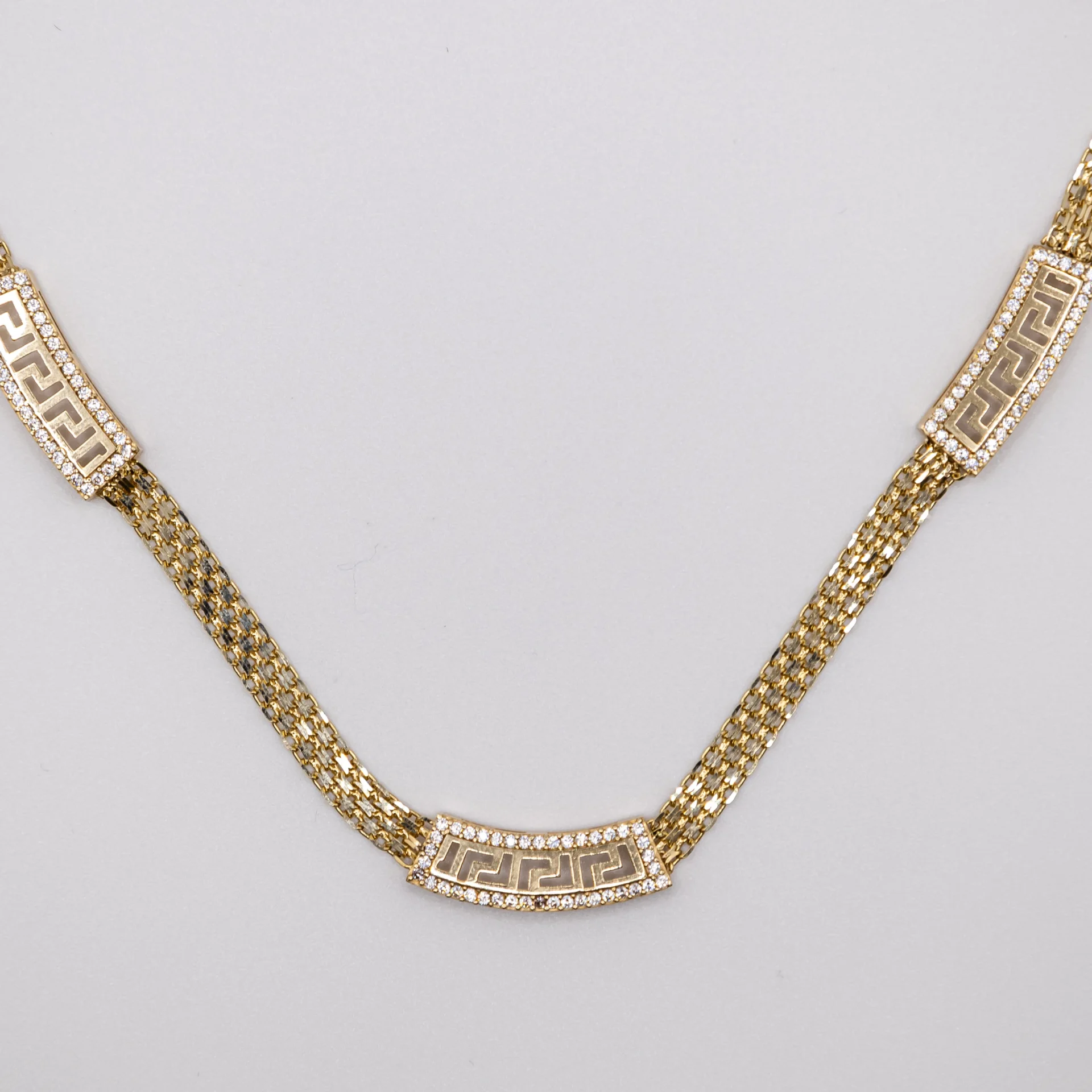 Gargantilla Estilo Bismark con decorado de zirconia 14k