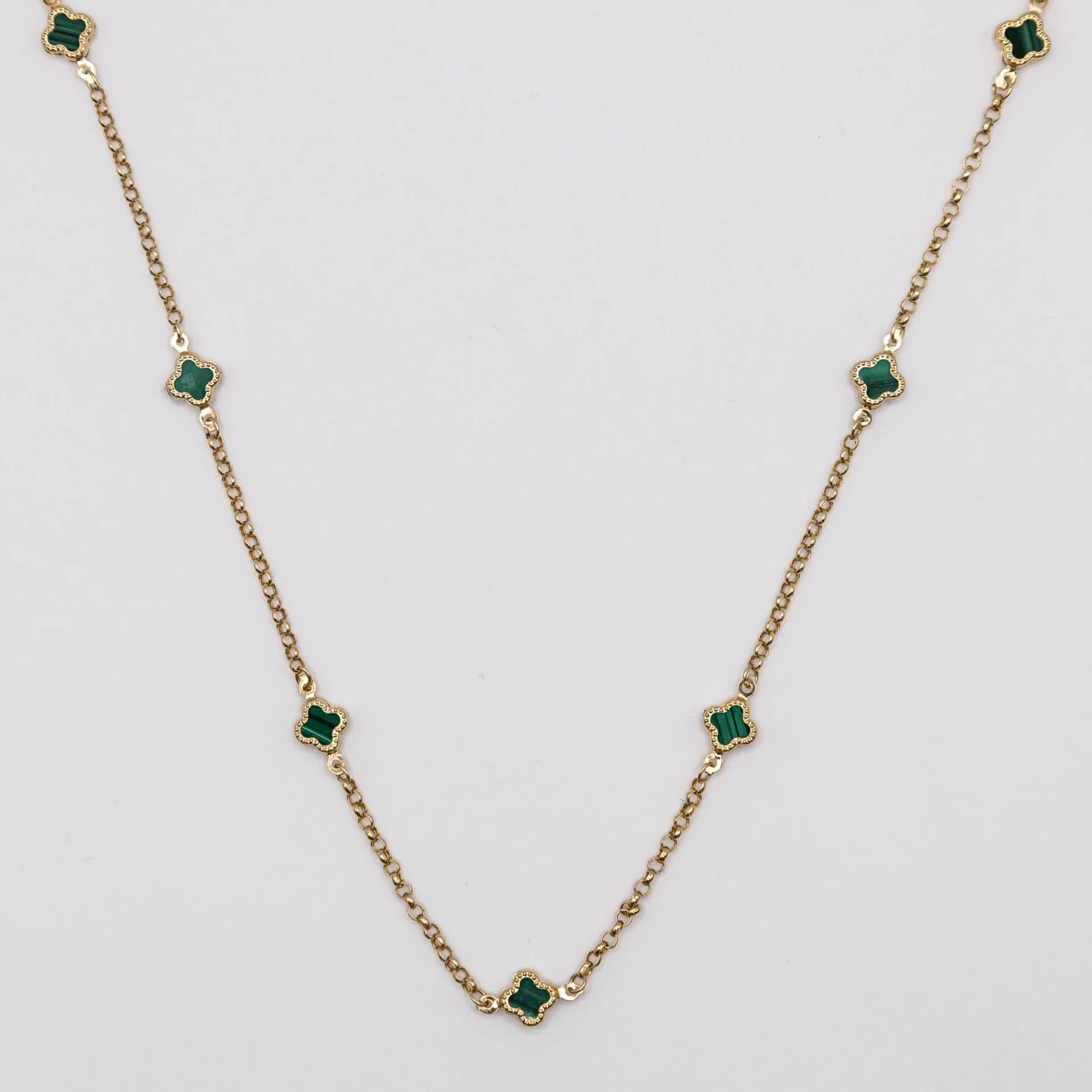 Cadena con Flores Verdes Pequeñas 14k