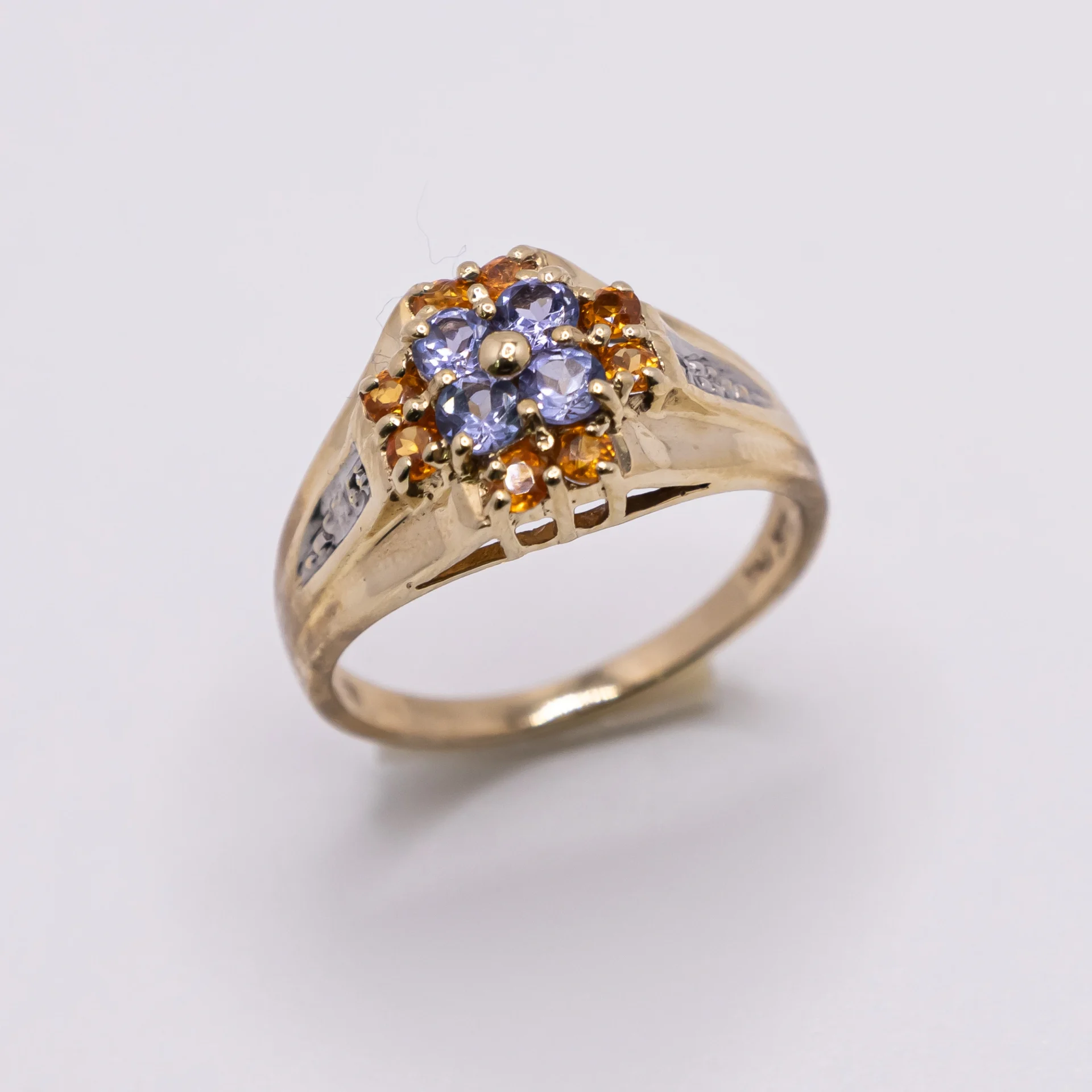 Anillo para Mujer con Piedras Naranja y Lila 10k