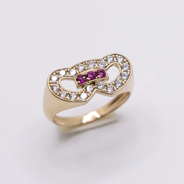 Anillo de Mujer con Piedras Color Rubi Entre Corazones 14k