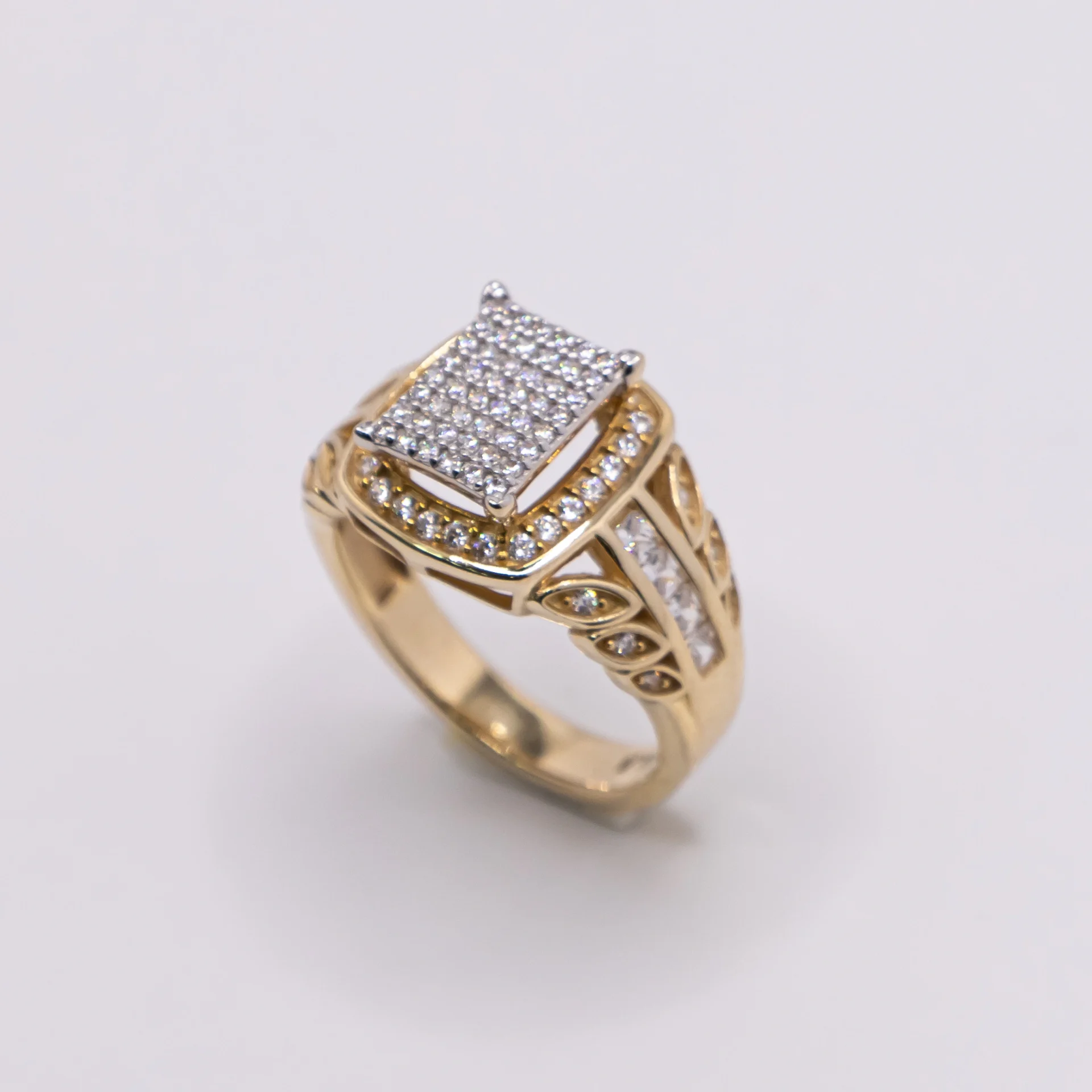 Anillo para Mujer con Estilo Princesa 14k