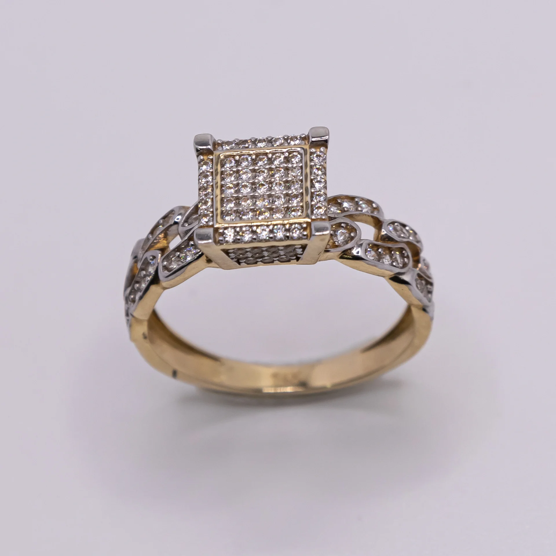 Anillo para Mujer en Zirconia Estilo Princesa y Cadena 14k