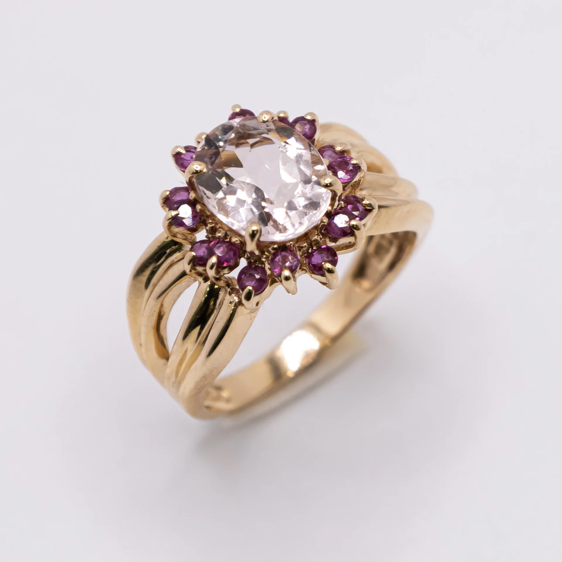 Anillo para Mujer con Zirconia y Piedras Color Amatista 14k