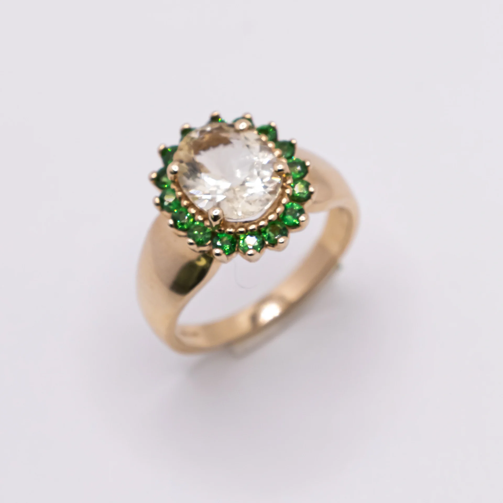 Anillo para Mujer con Zirconia y Piedras Color Esmeralda 14k