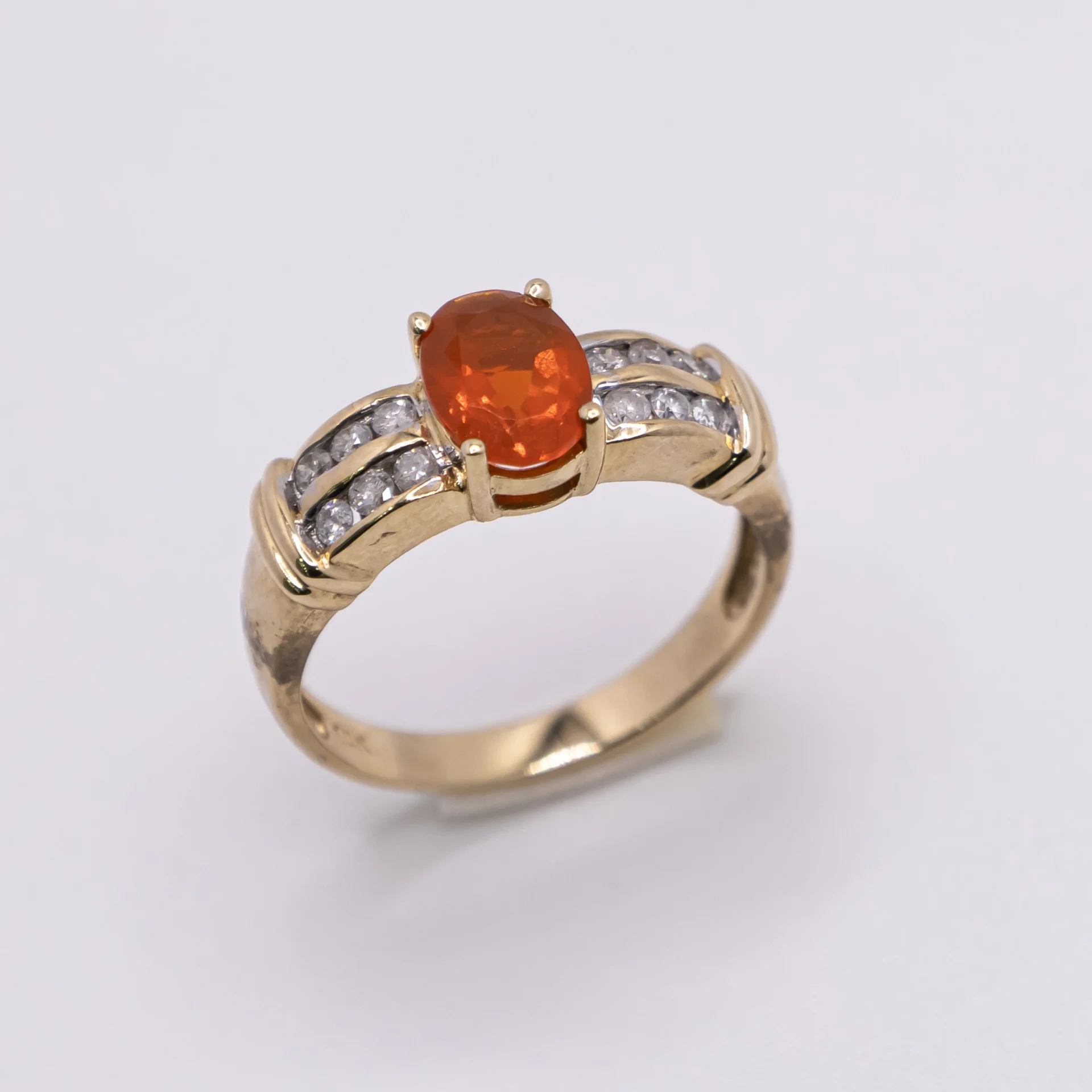 Anillo para Mujer con Piedra Naranja 10k