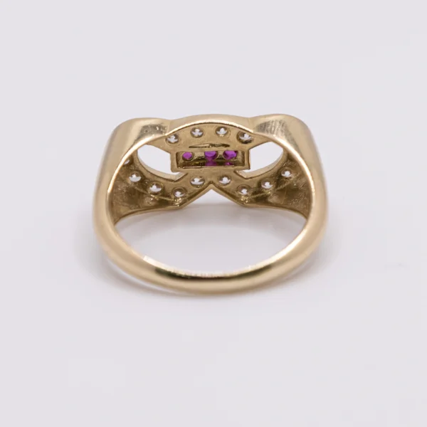 Anillo de Mujer con Piedras Color Rubí Entre Corazones - Imagen 5