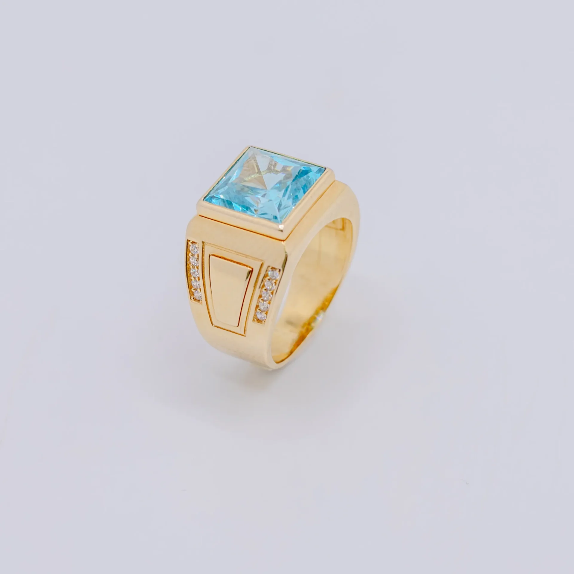 Anillo para Hombre con Gema Cuadrada Color Agua Marina 14k