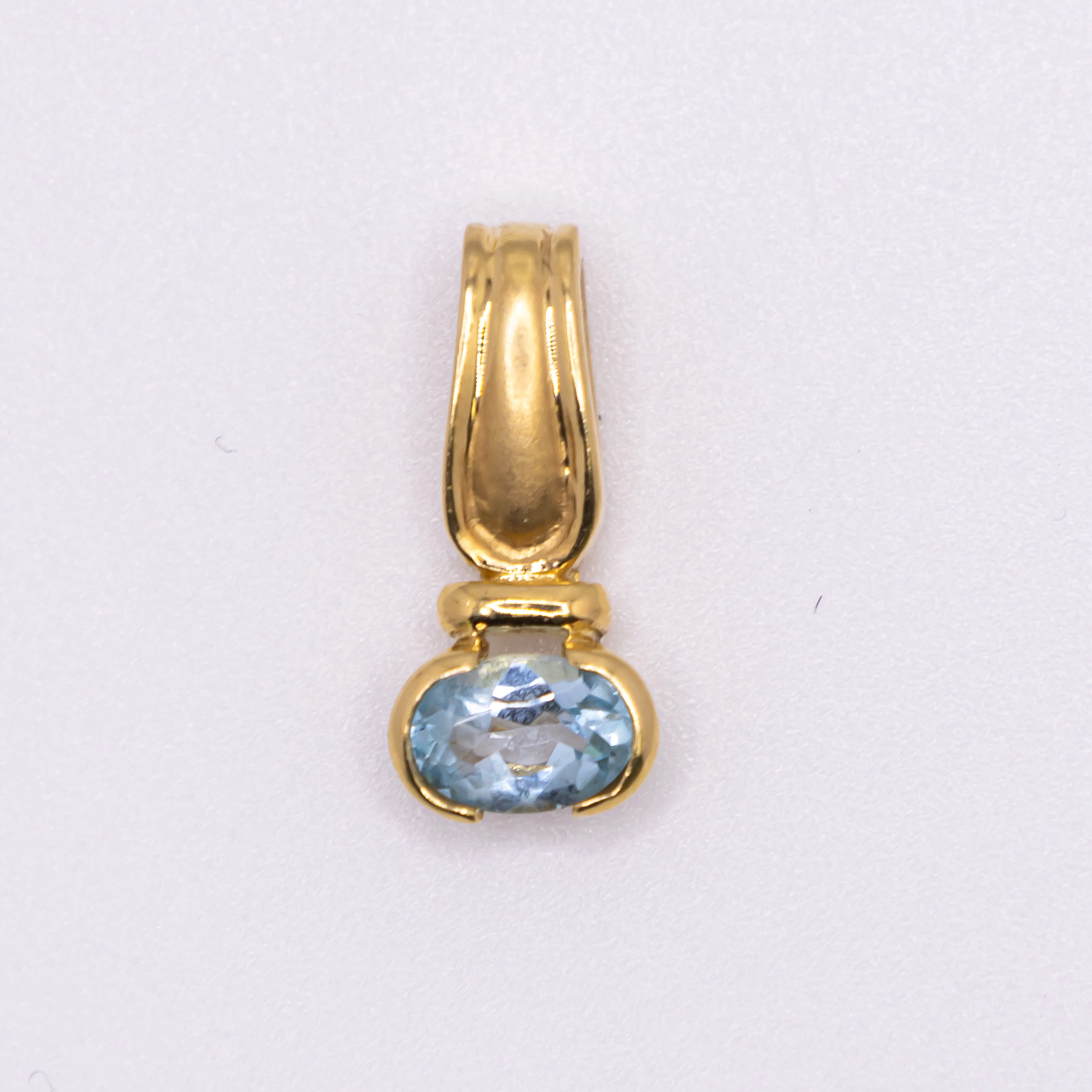 Dije con piedra Agua marina 18k