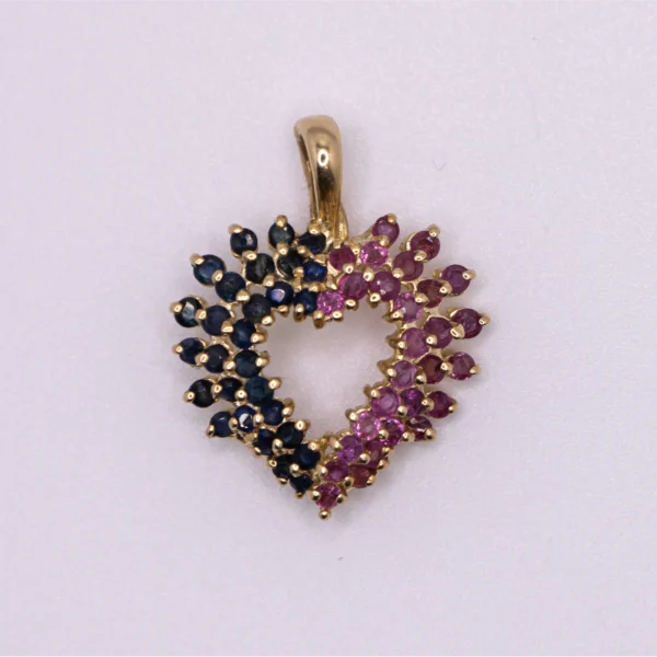 Dije en Forma de Corazón con Piedras Preciosas 14k