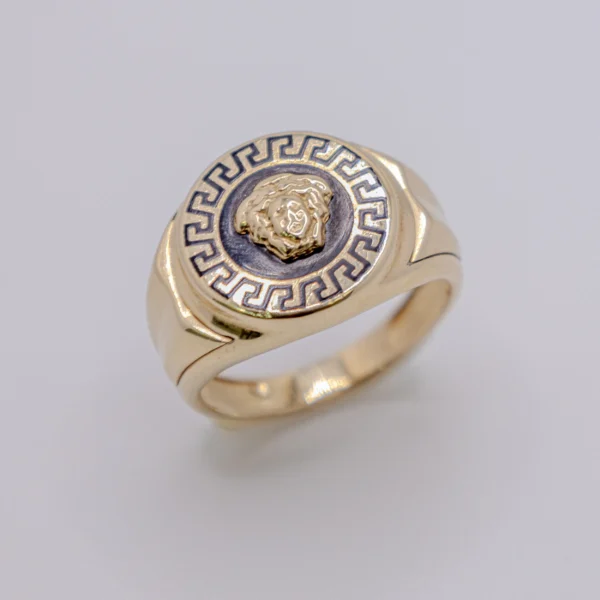 Anillo para Hombre con Cara Medusa en Ónix 14k