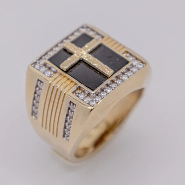 Anillo para Hombre con Cruz y Chispas en Ónix - Imagen 2