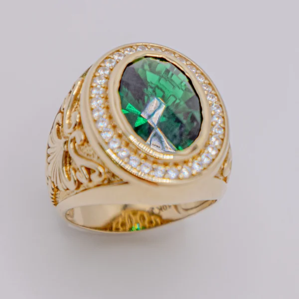 Anillo para Hombre.Ovalada color Esmeralda y zirconia rodeandola - Imagen 2
