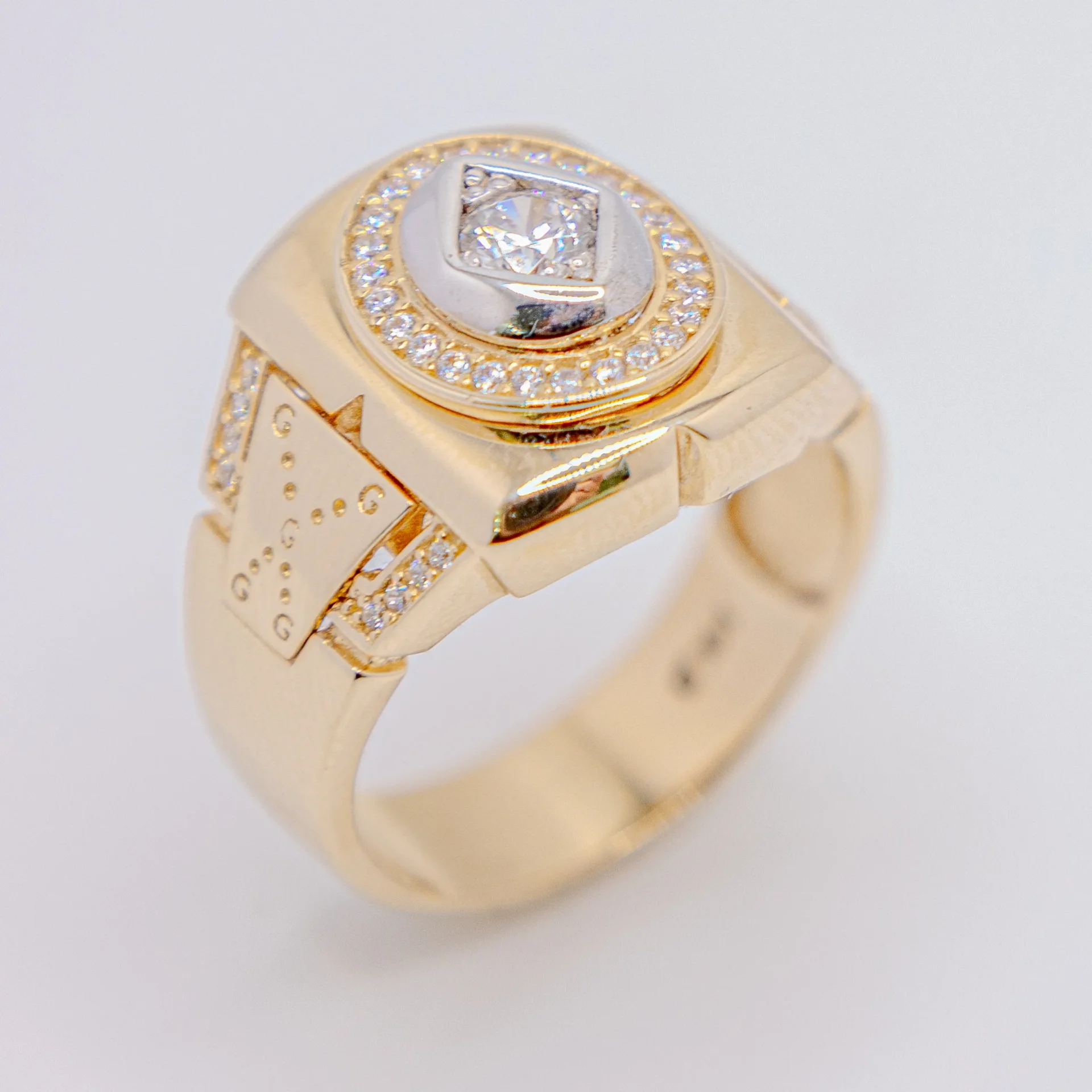 Anillo para Hombre con Rombo de Piedra Blanca 14k