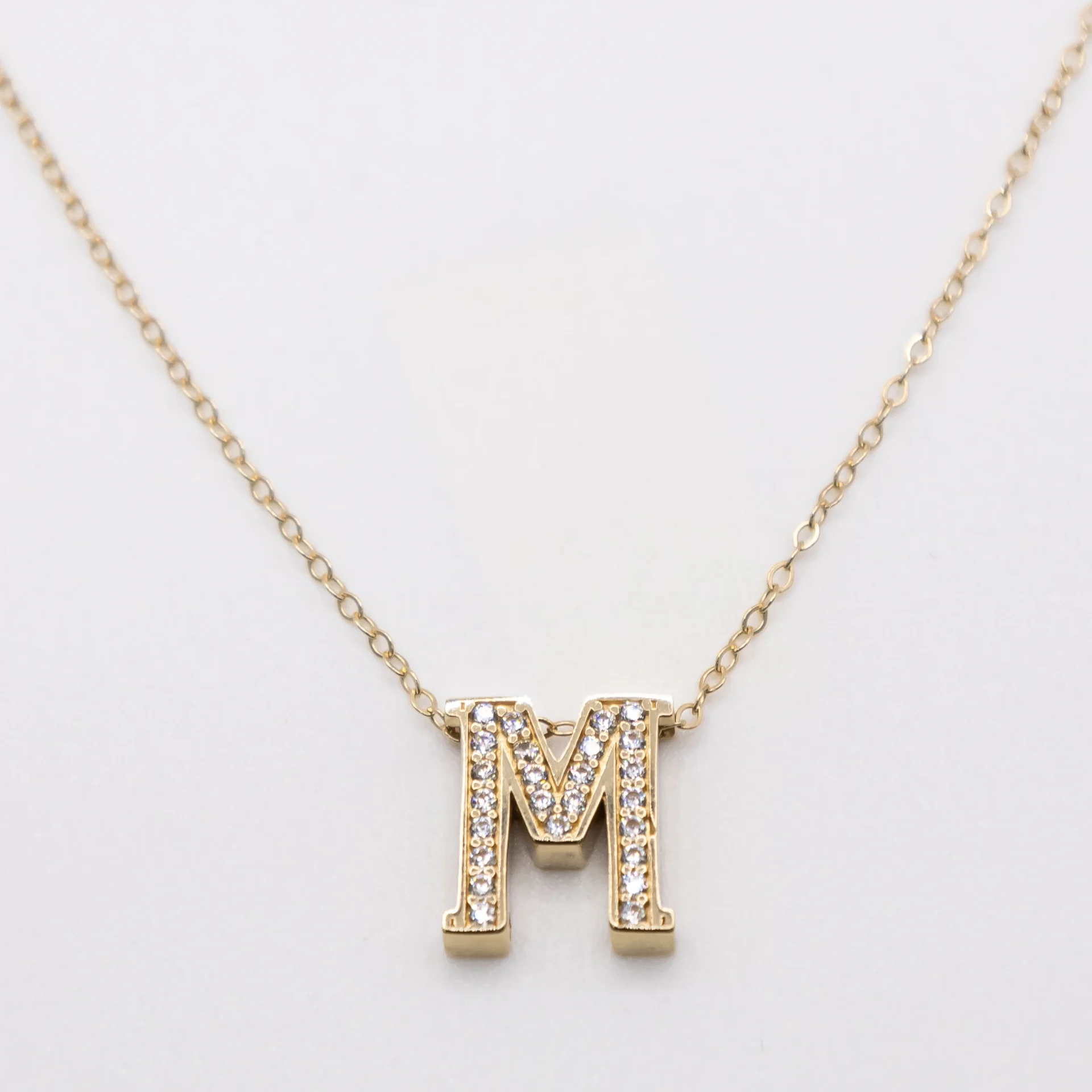 Cadena de Inicial Grande y Zirconia 14k