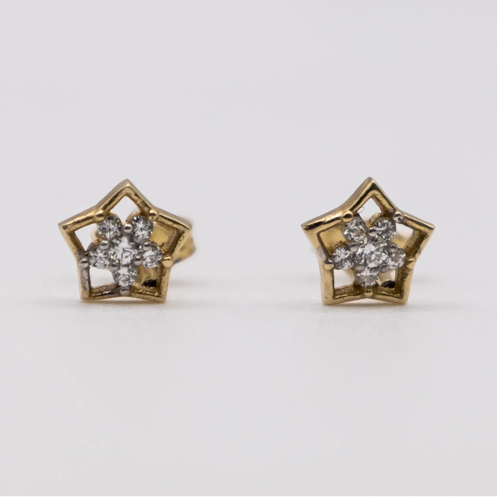 Aretes de Estrellas y Flor de Zirconia 10k