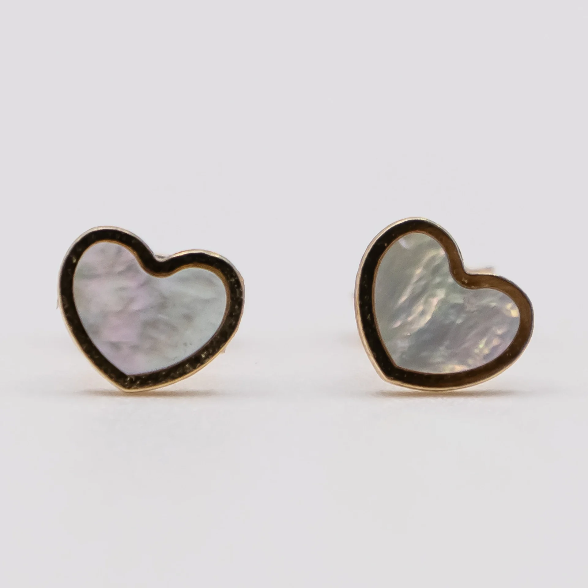 Aretes de Corazón y Nácar 14k