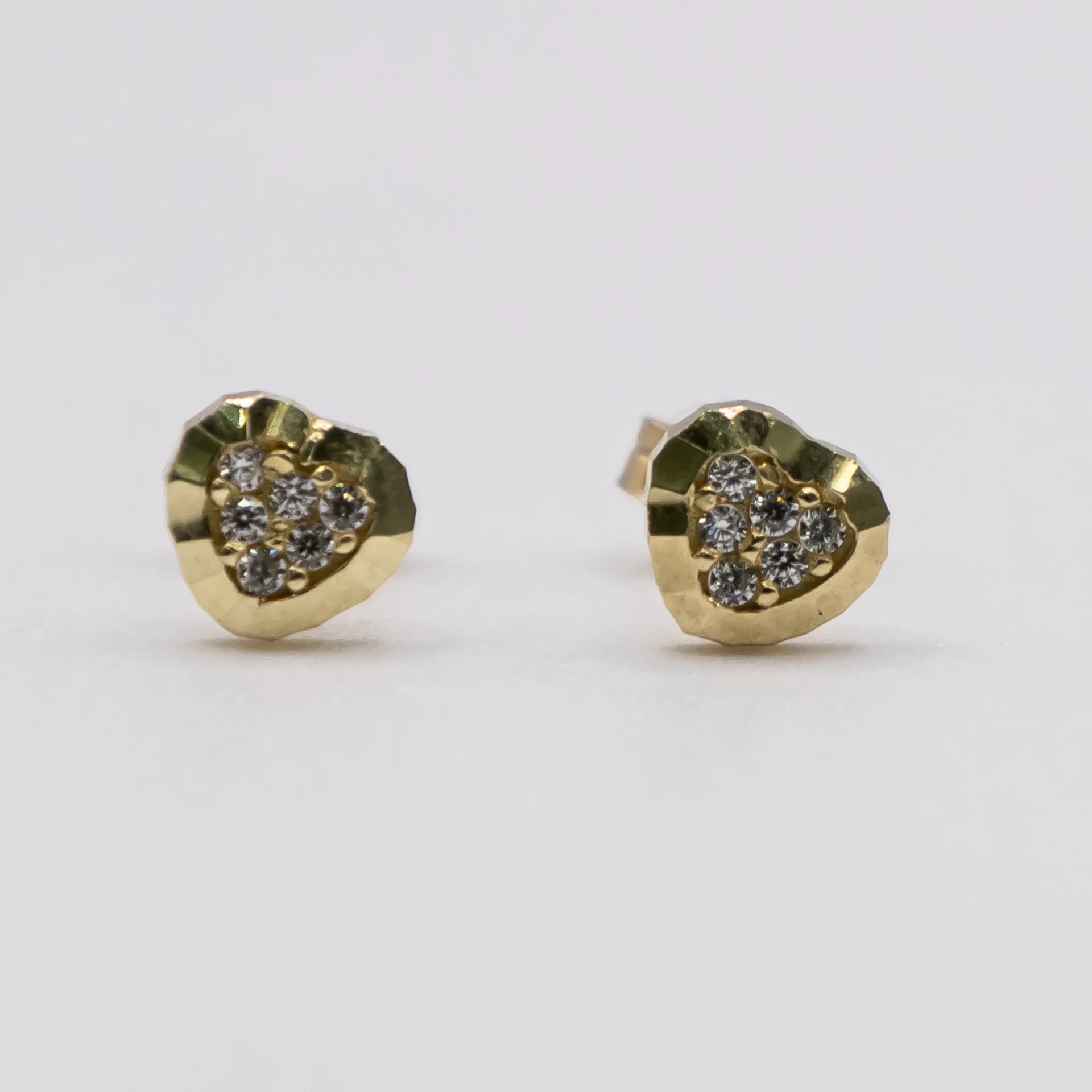 Aretes de Corazón Corte de Brillo y Zirconia 10k