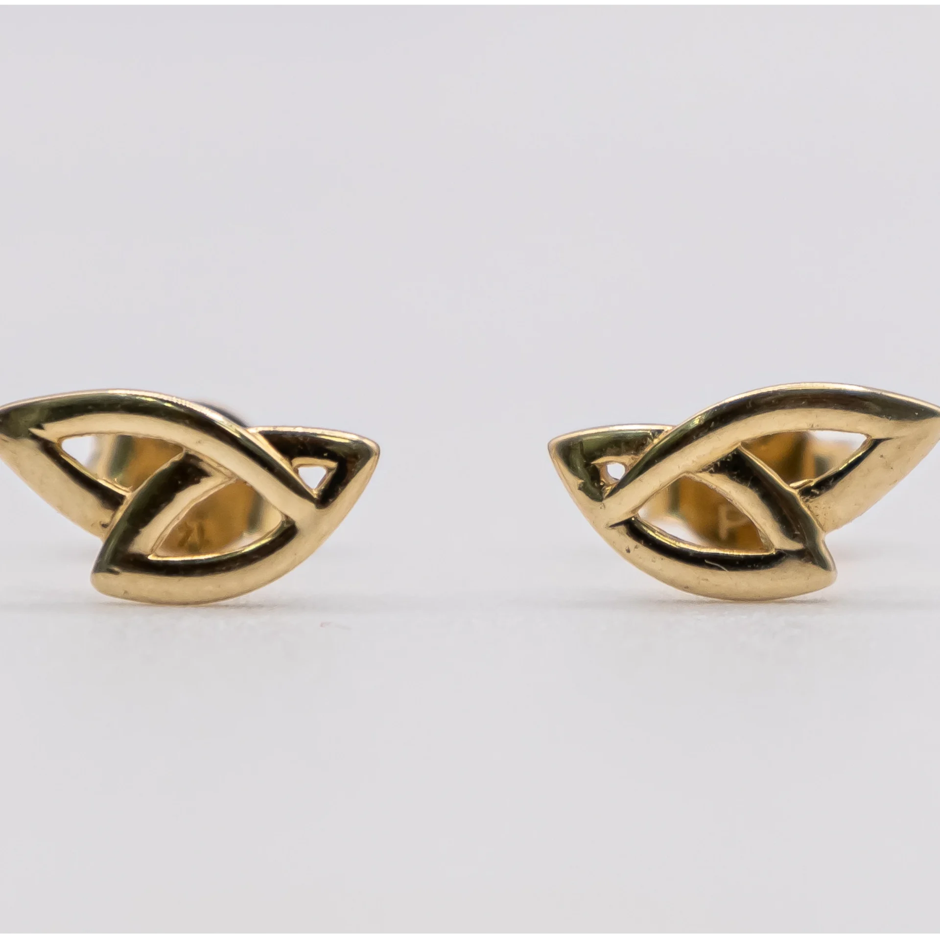 Aretes Diseño de Hojas 14k