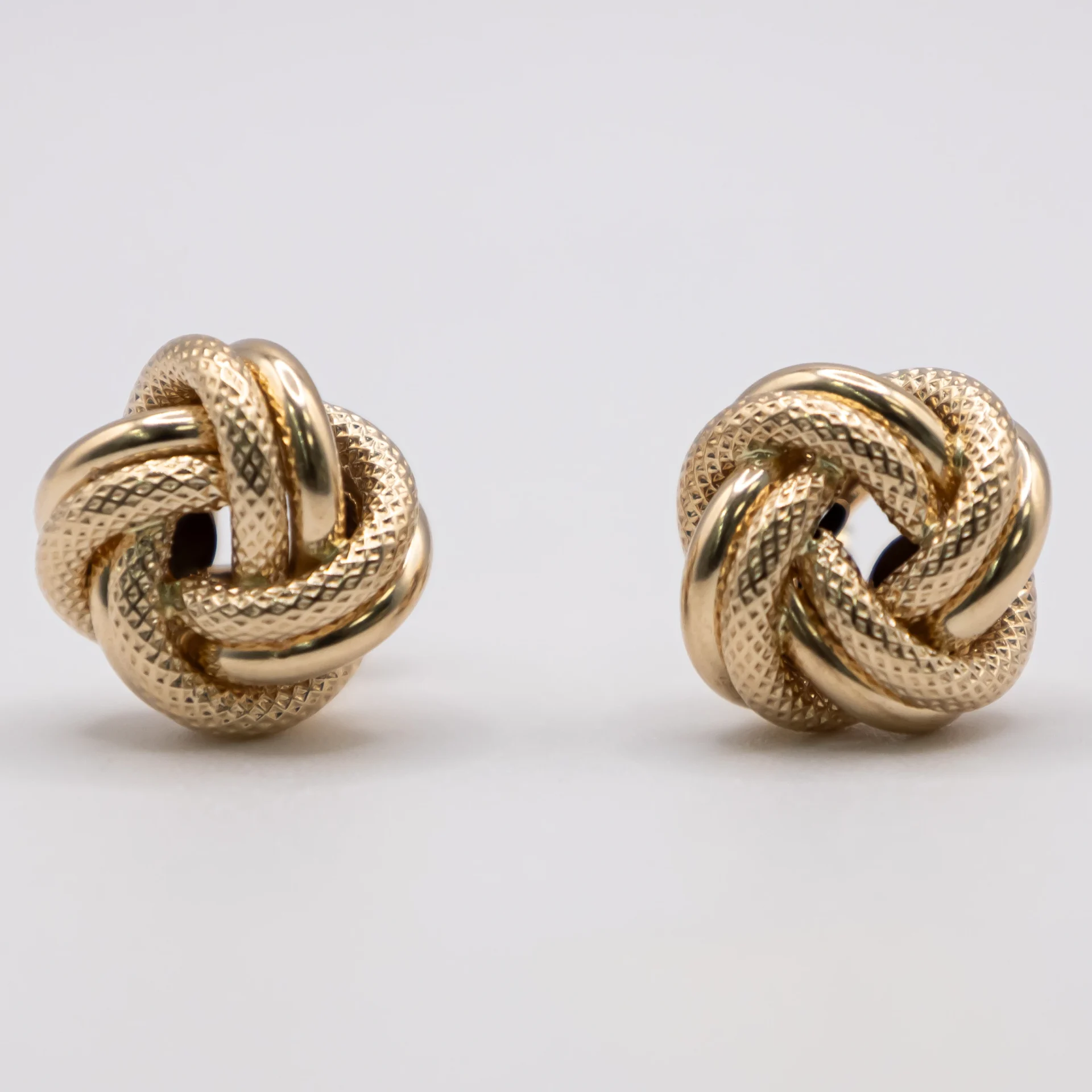 Aretes de Nudo Mediano 14k