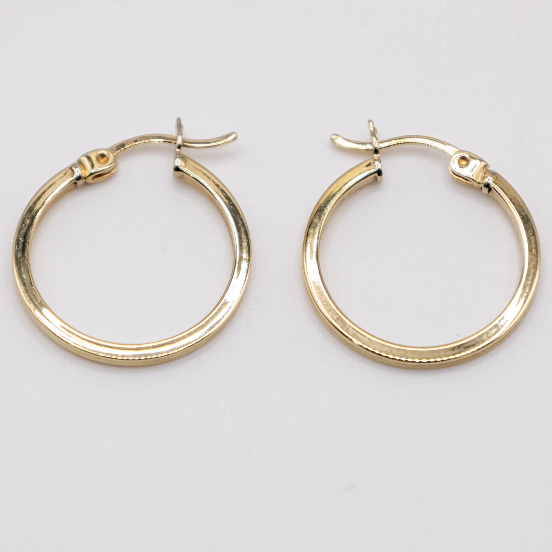 Argollas de Banda Fina Lisas y Grandes 14k