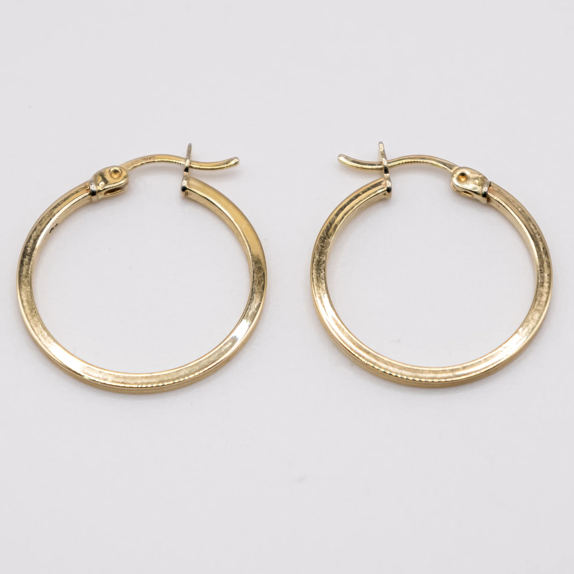Argollas de Banda Fina y Lisa Medianas 14k
