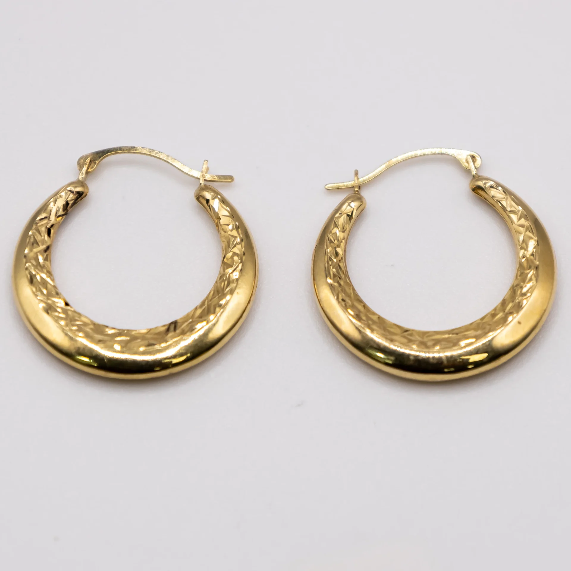 Argollas con Diseño Lunar 14k