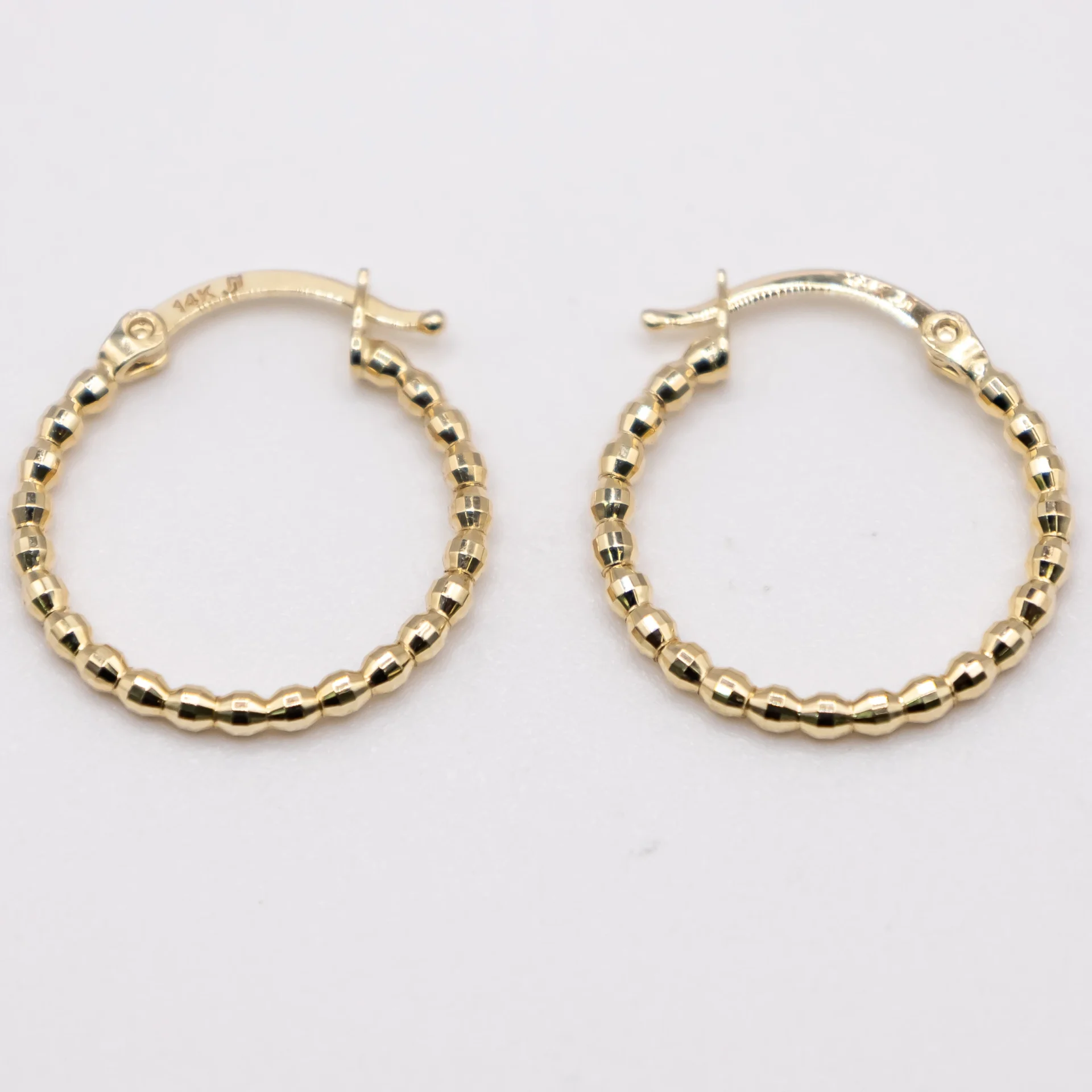 Argollas con Diseño de Cuentas 14k
