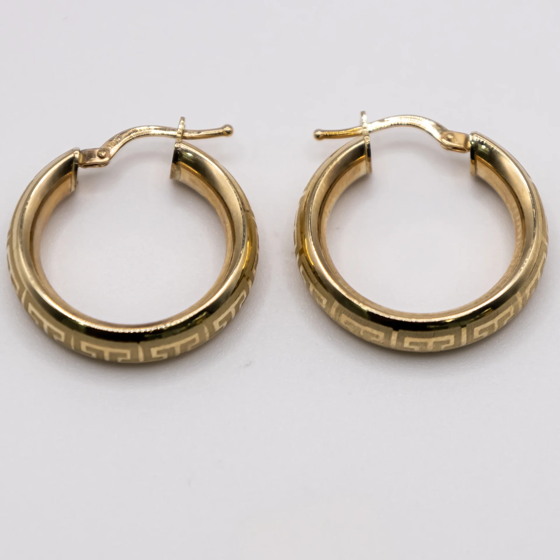 Argollas de Aro Grueso y Estilo Versace 10k