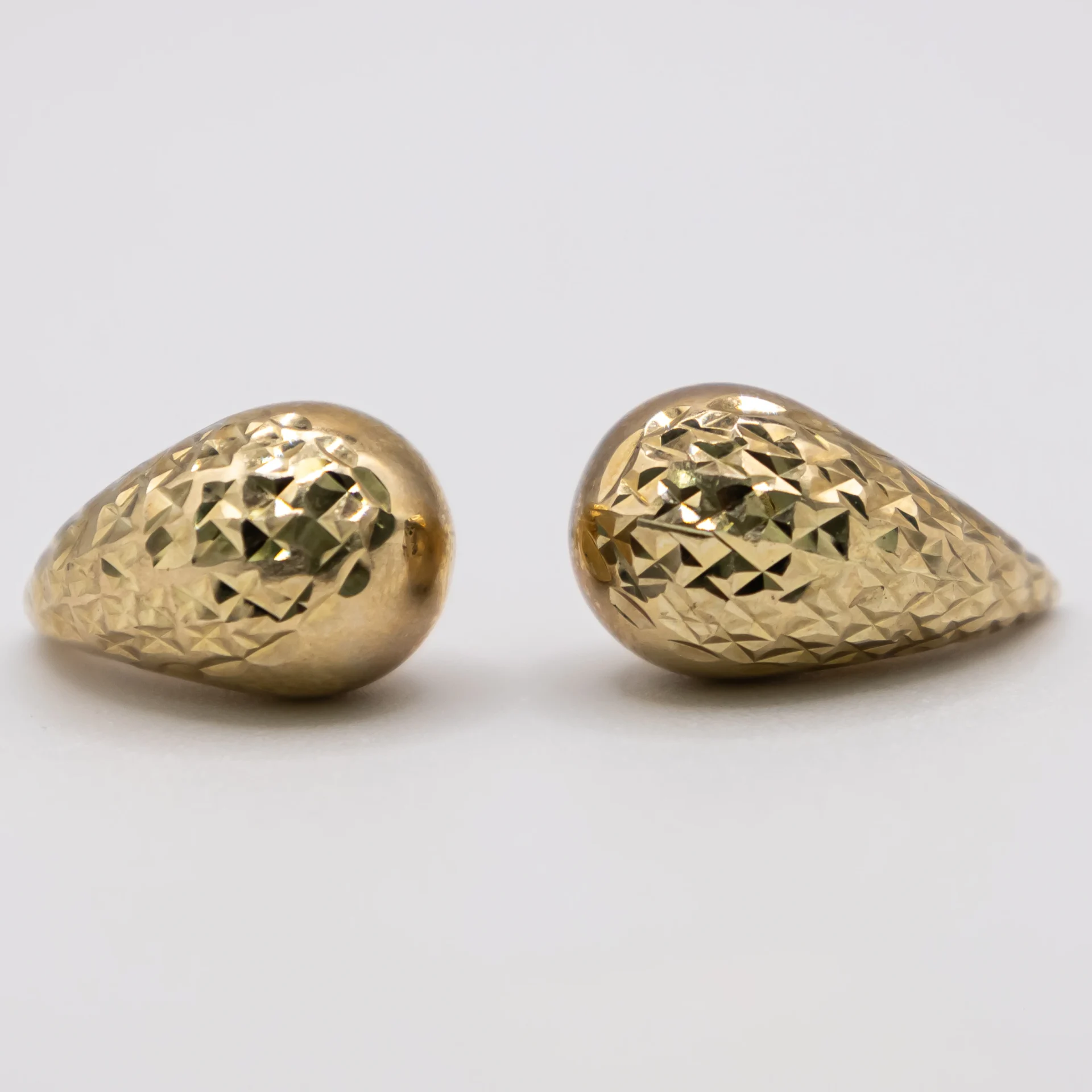Aretes con Diseño de Lágrimas Caladas Grandes 10k
