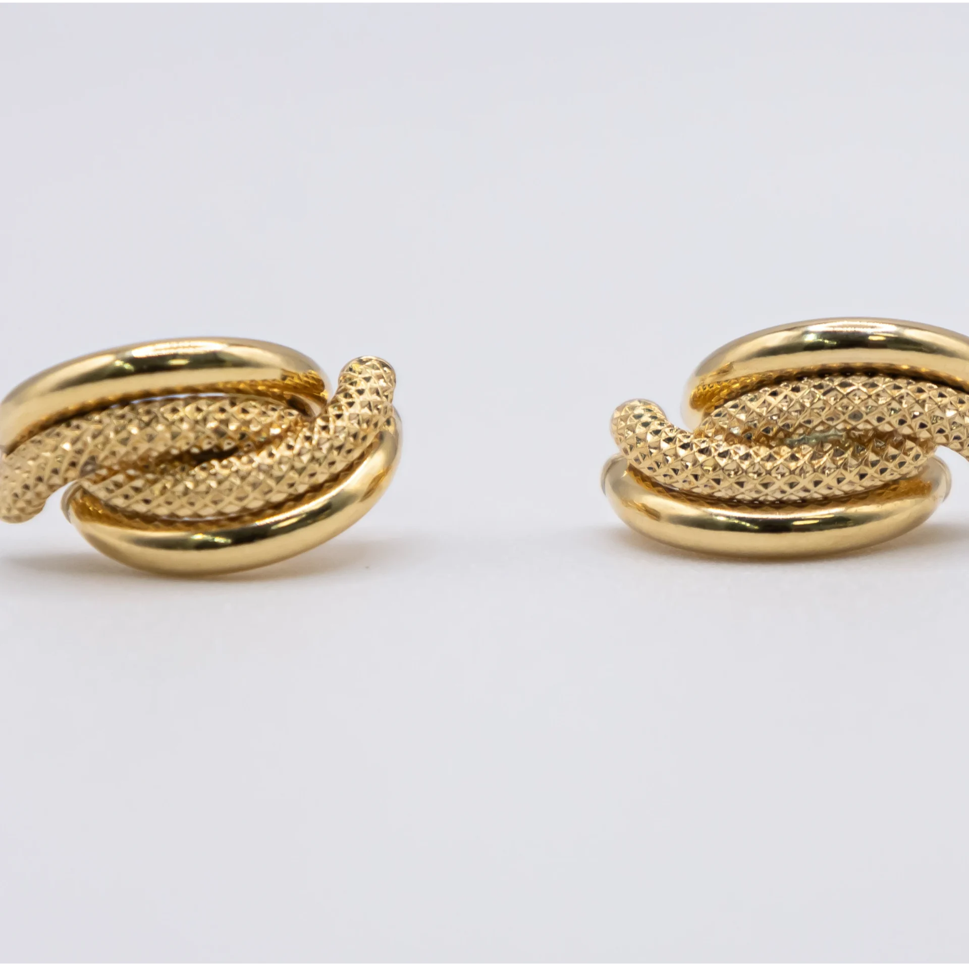 Aretes de Medio Nudo 14k