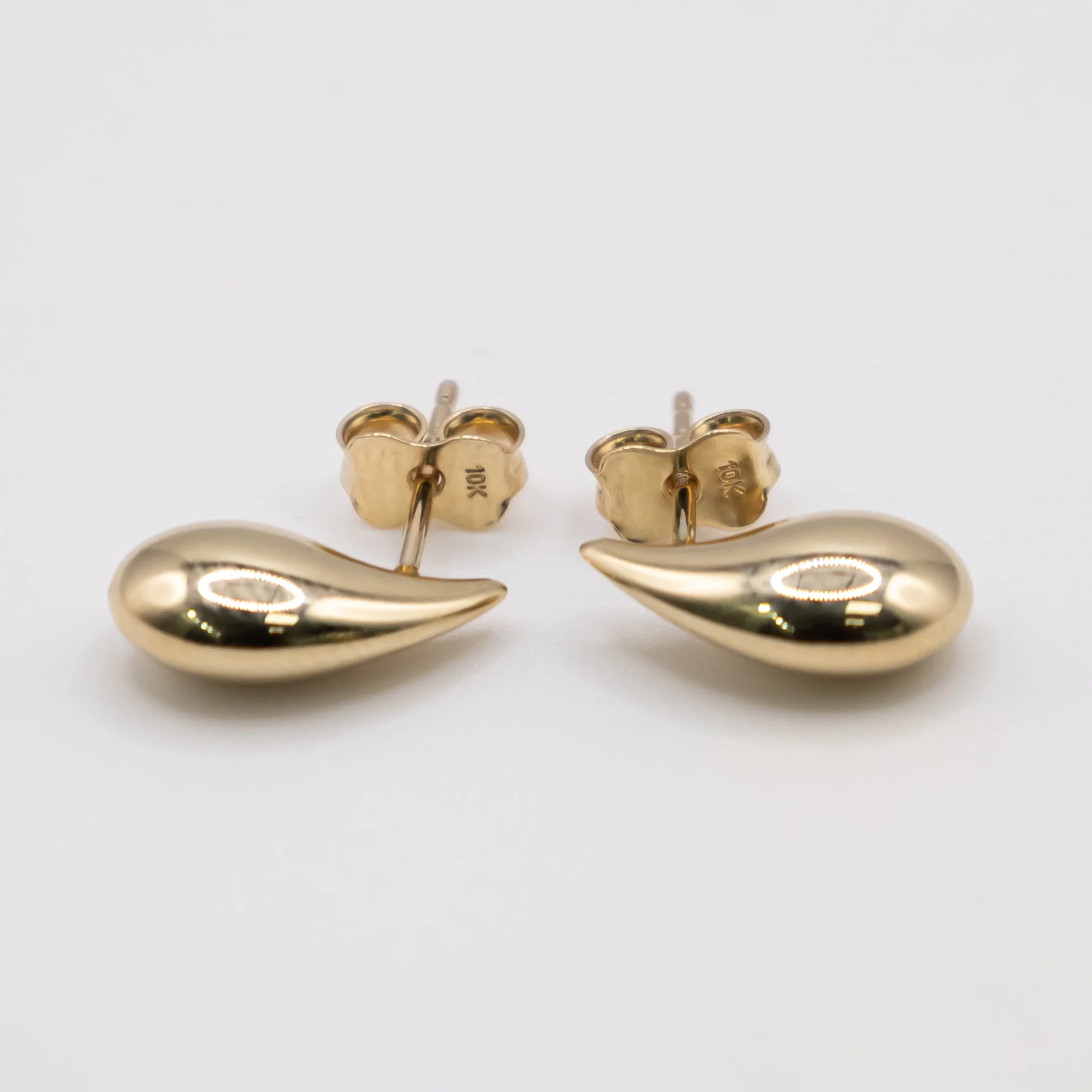 Aretes de Lágrima Pequeña 14k