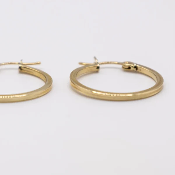 Argollas de Banda Fina y Lisa 18.8mm de Diámetro, 1.3mm de grosor - Imagen 2