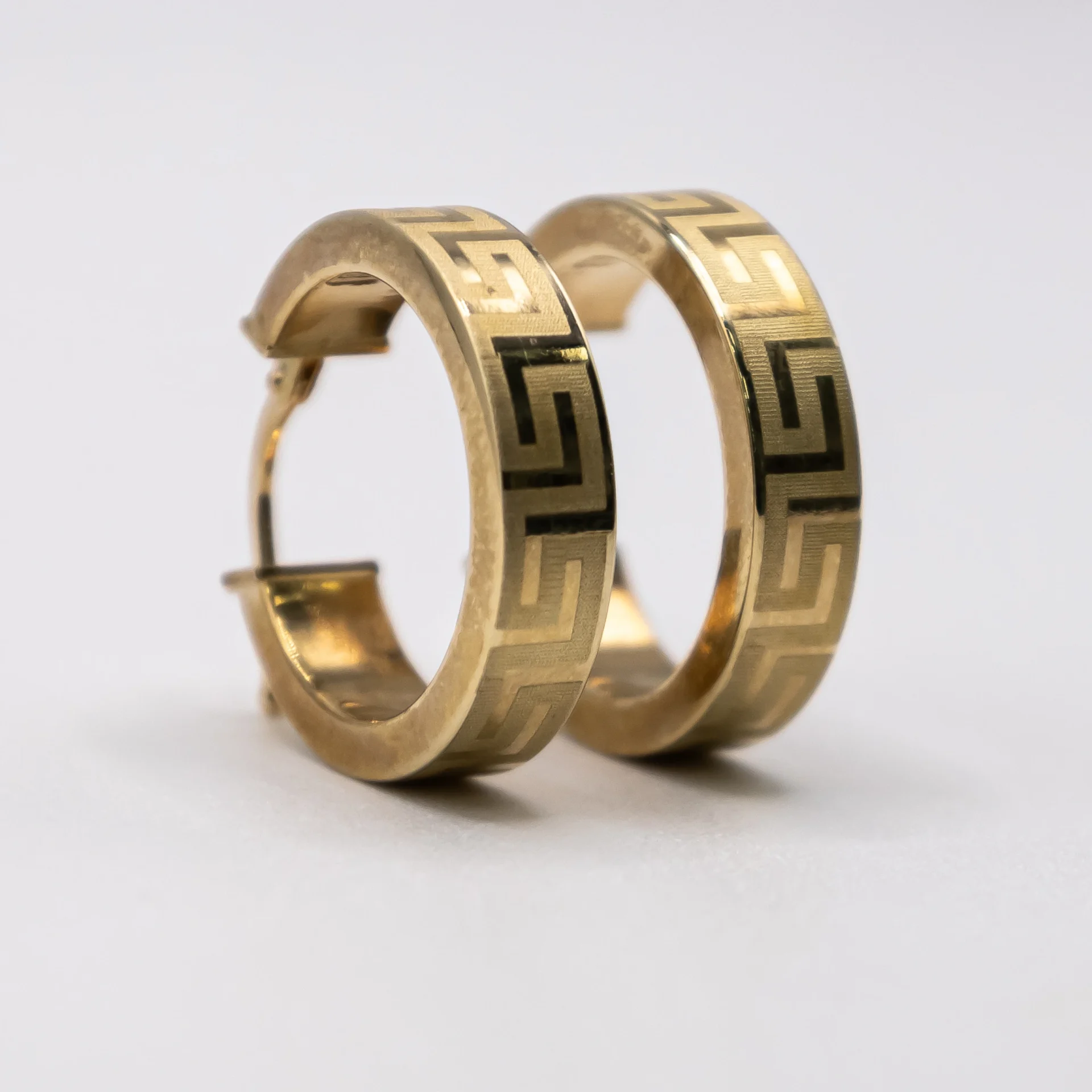 Argollas Medianas de Banda Ancha Estilo Versace 10k
