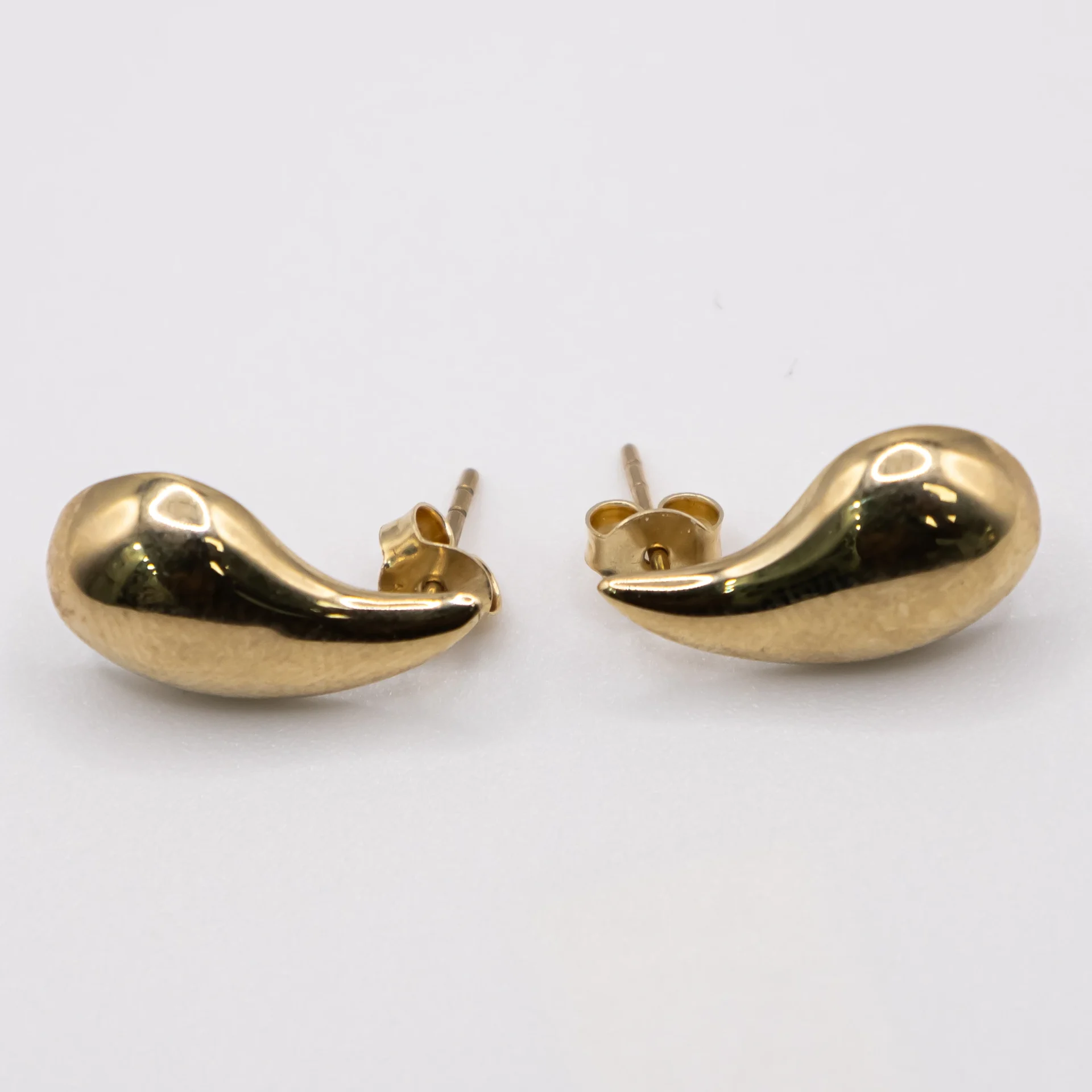 Aretes Diseño de Lágrima Pequeña 10k