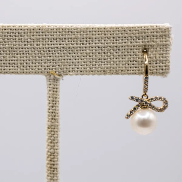 Aretes Colgantes con Imitación de Perla y Zirconia - Imagen 3