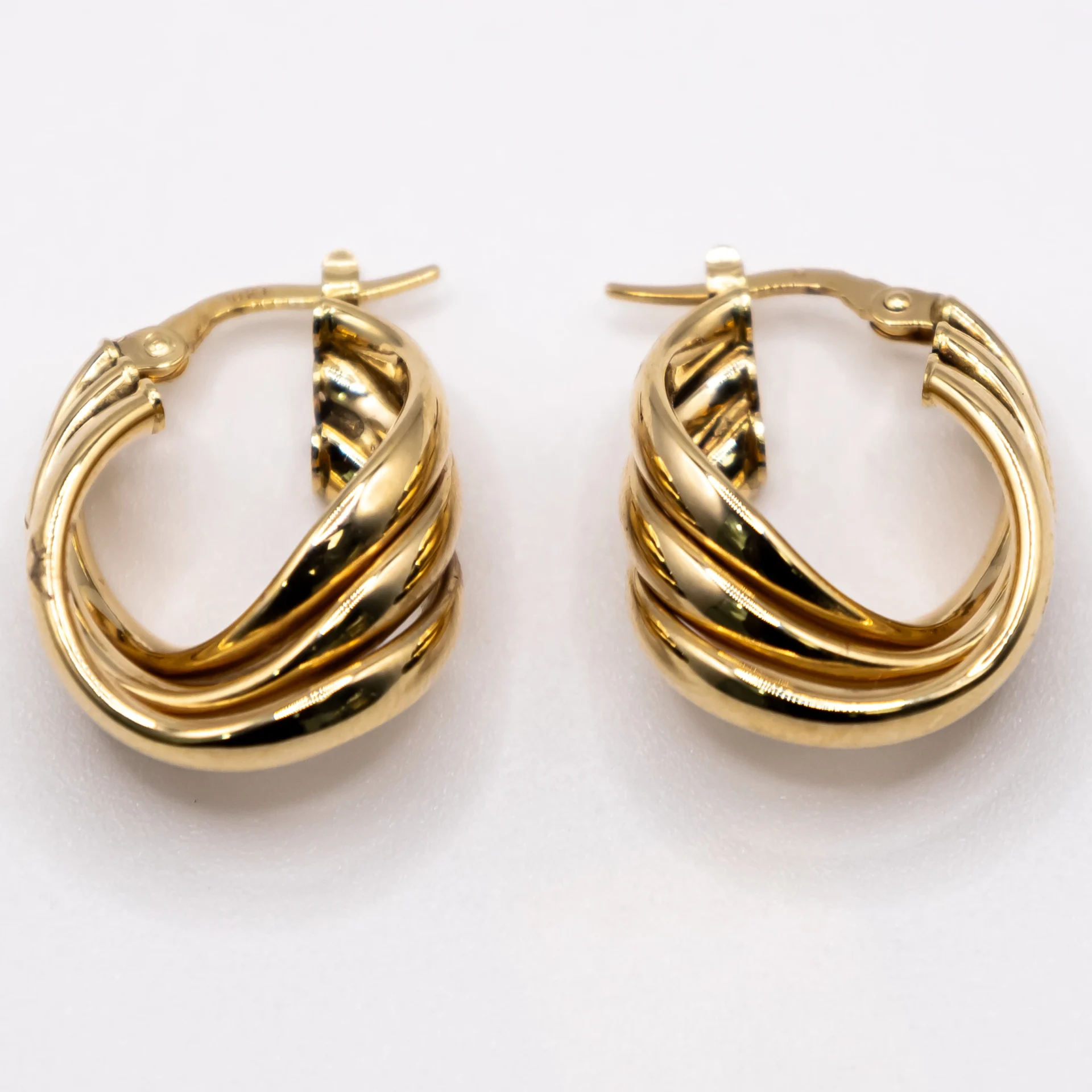 Argollas Pequeñas con Tres Aros Oblicuos 10k