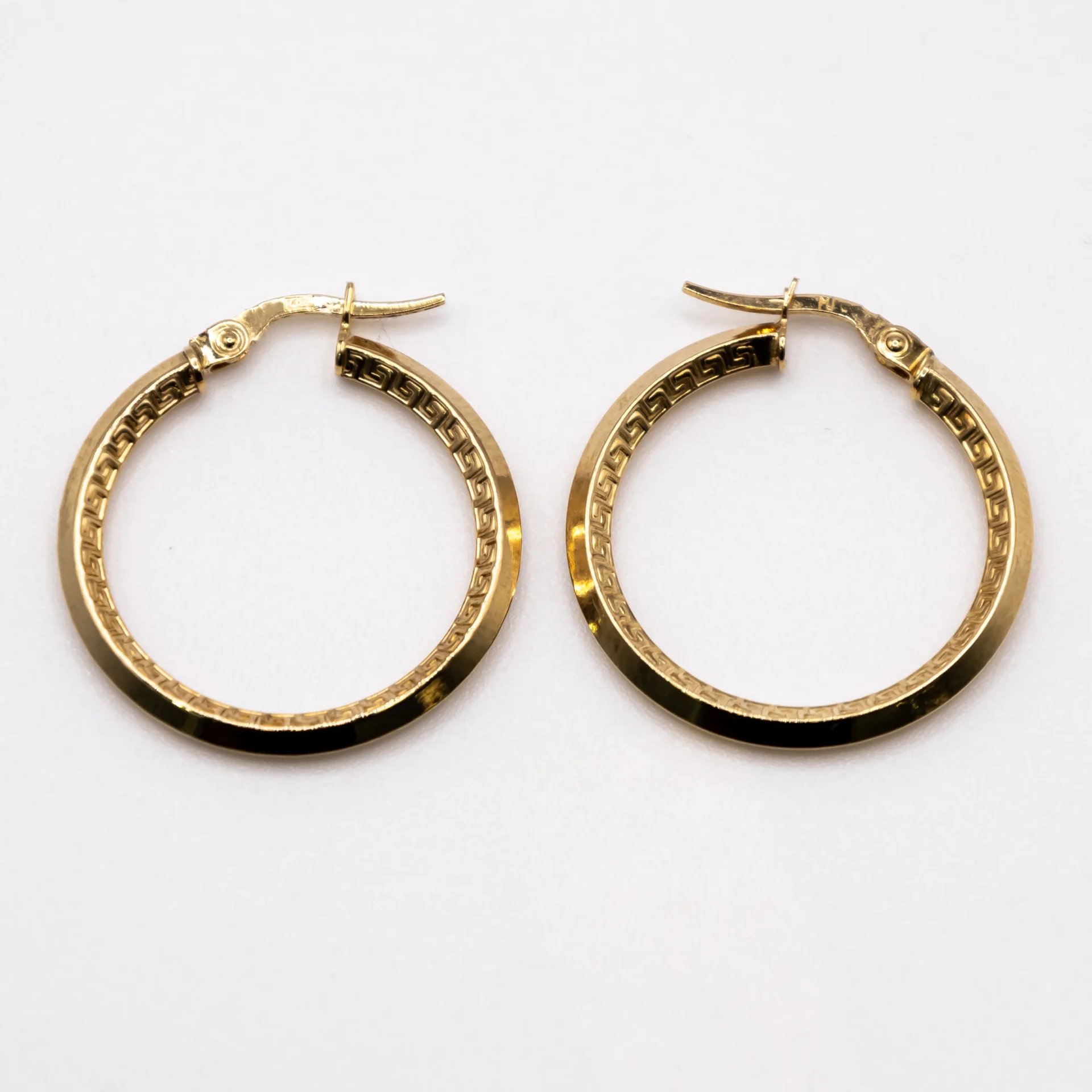 Argollas Medianas con Aros Rombos y Estilo Versace 14k