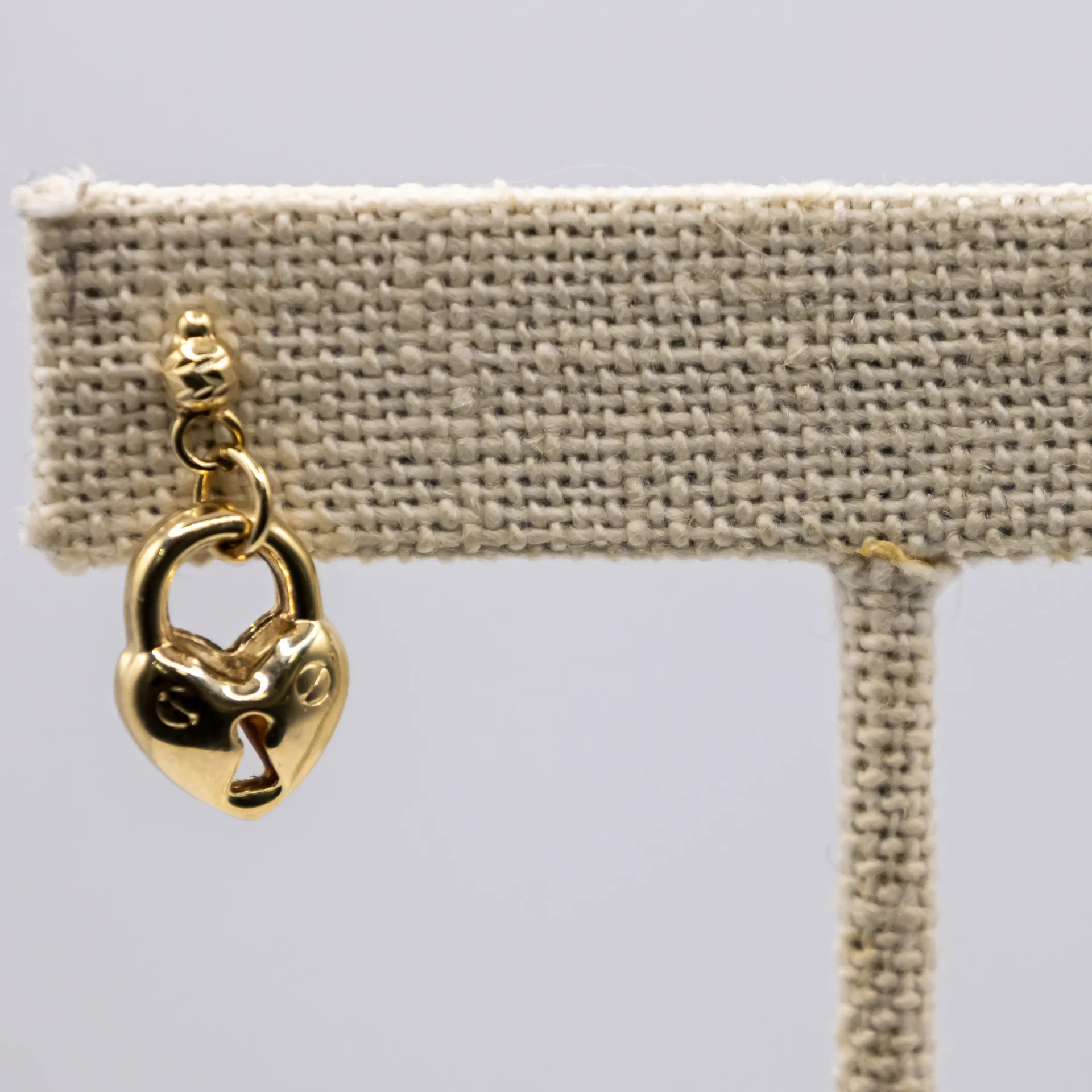 Aretes colgantes con candado en forma de corazón