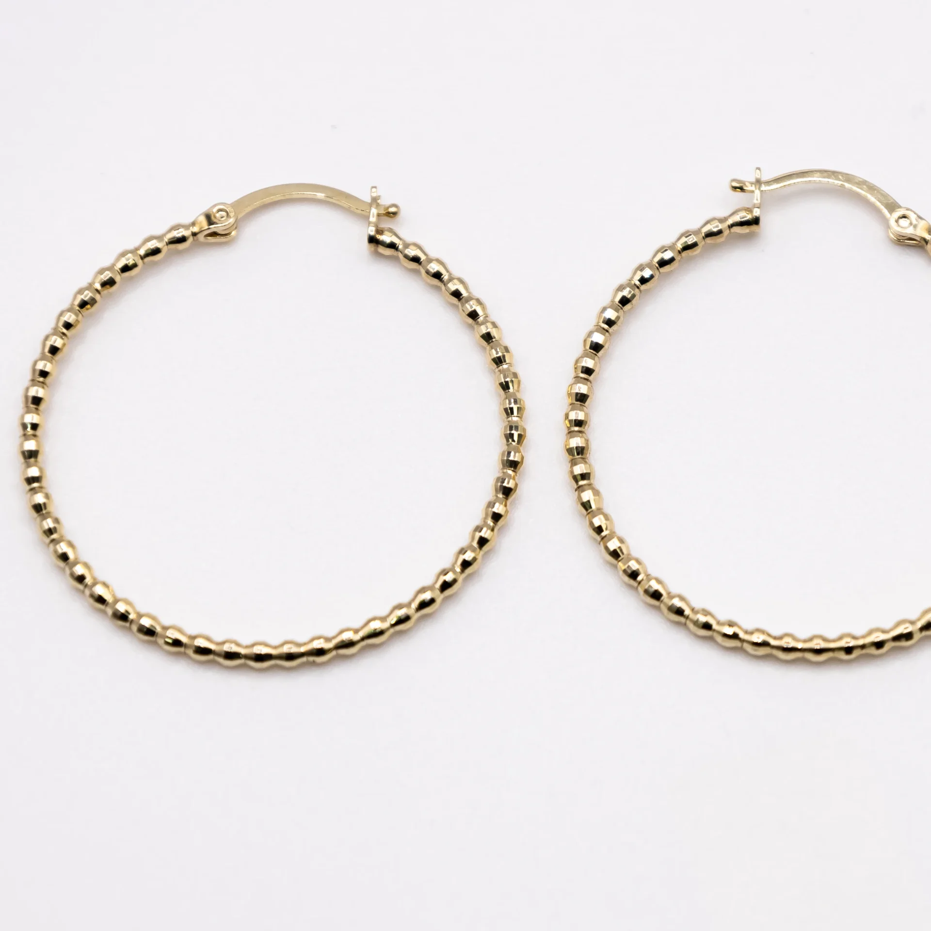 Argollas con Cadeneta de Cuentas , 30.9mm de Diámetro, 1.7mm de grosor