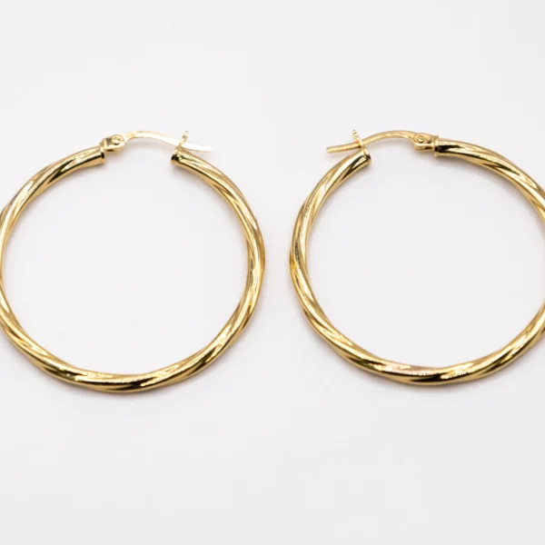 Argollas Grandes con Diseño Fino y Torcido 10k