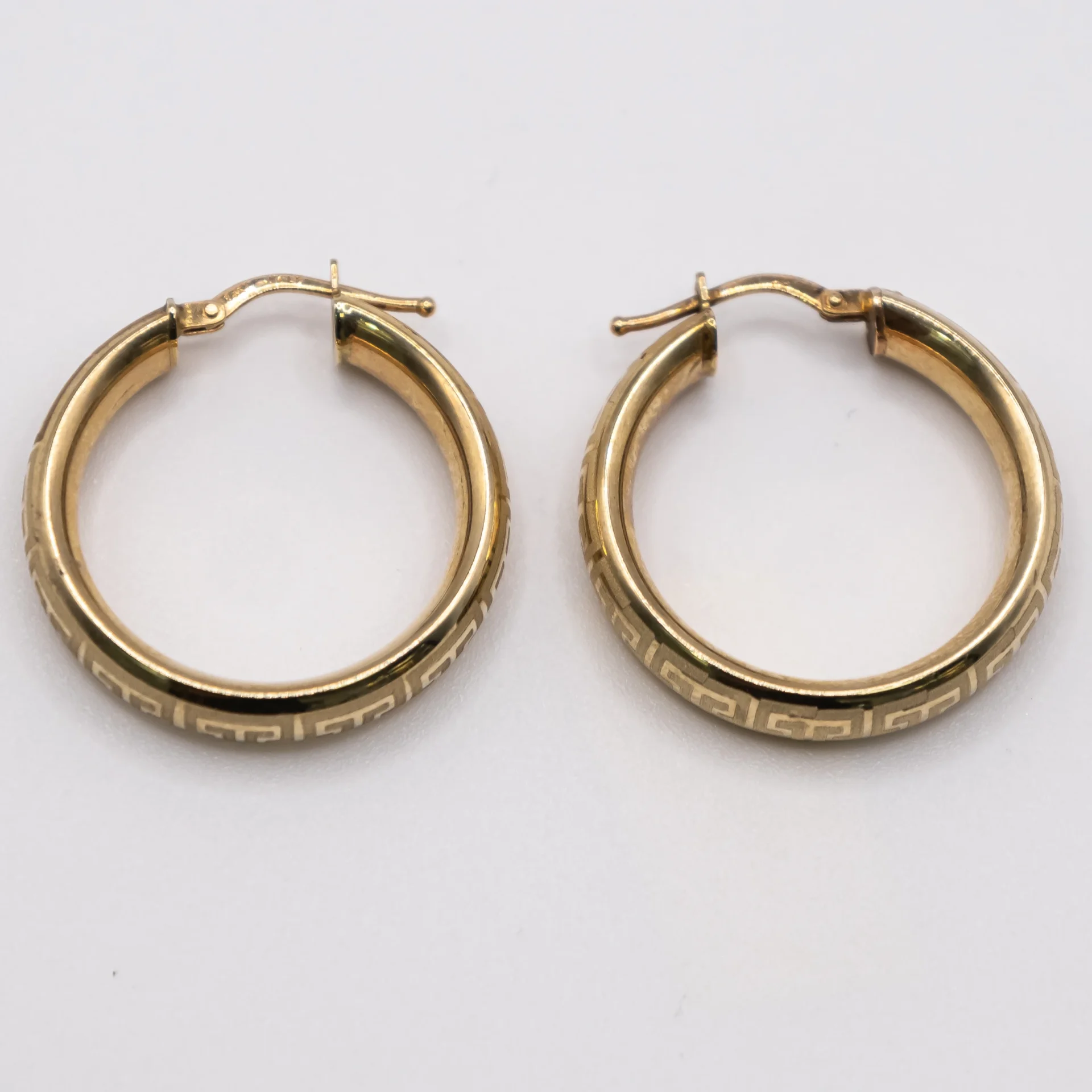Argollas Grandes de Aro Redondo y Estilo Versace 14k