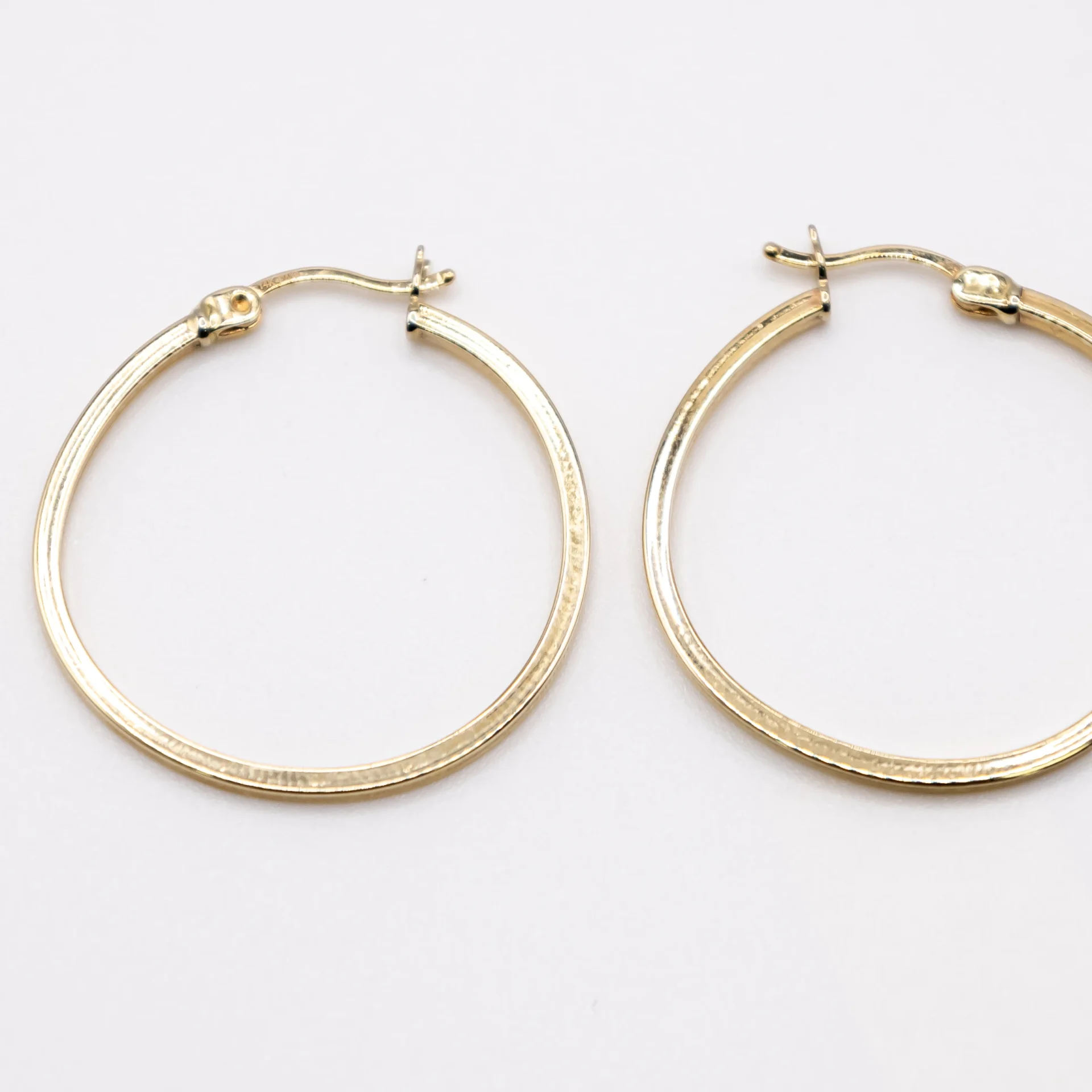 Argollas Grandes y Lisas de Banda Fina 14k