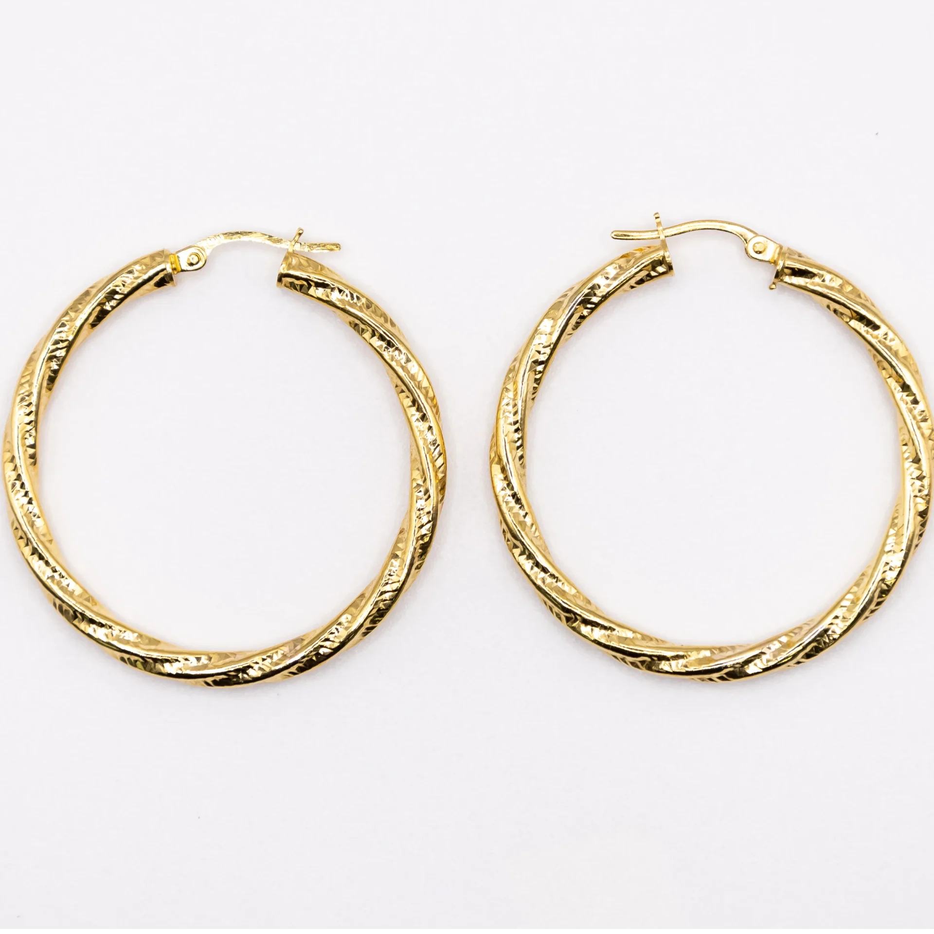 Argollas Grandes con diseño Trenzado y Texturizado 10k