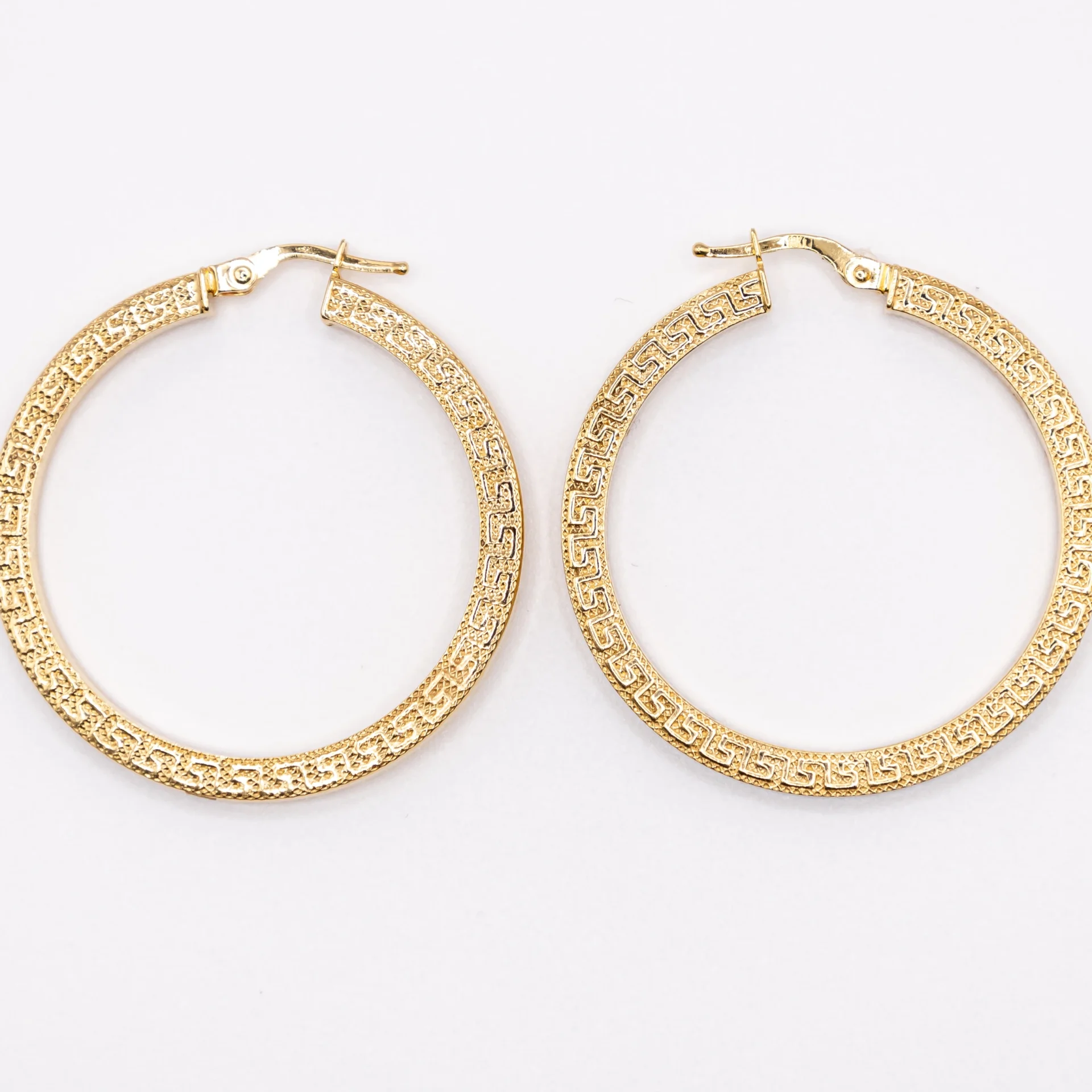 Argollas Grandes de Aro Plano con Laterales Estilo Versace 10k