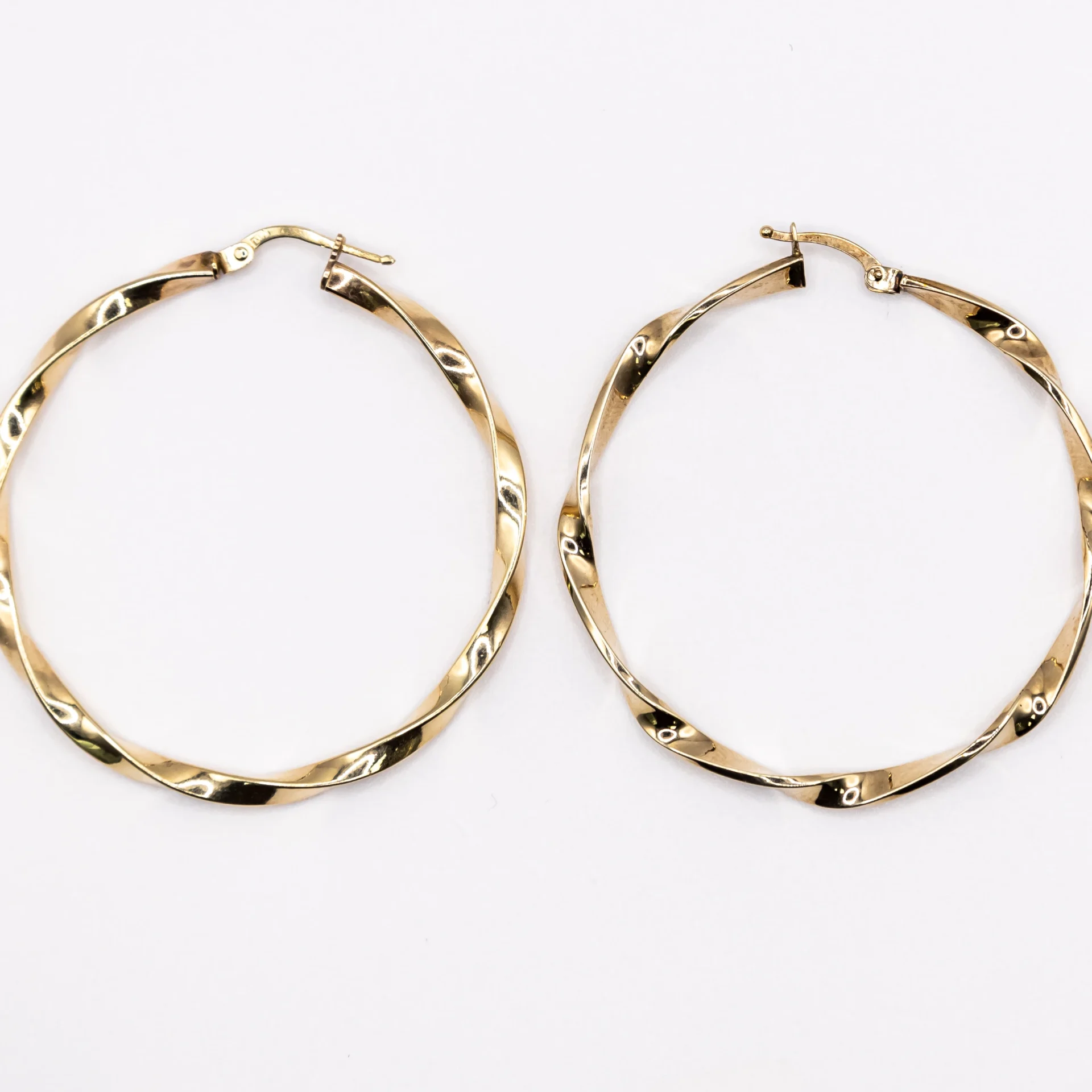 Argollas grandes de aro fino torcido