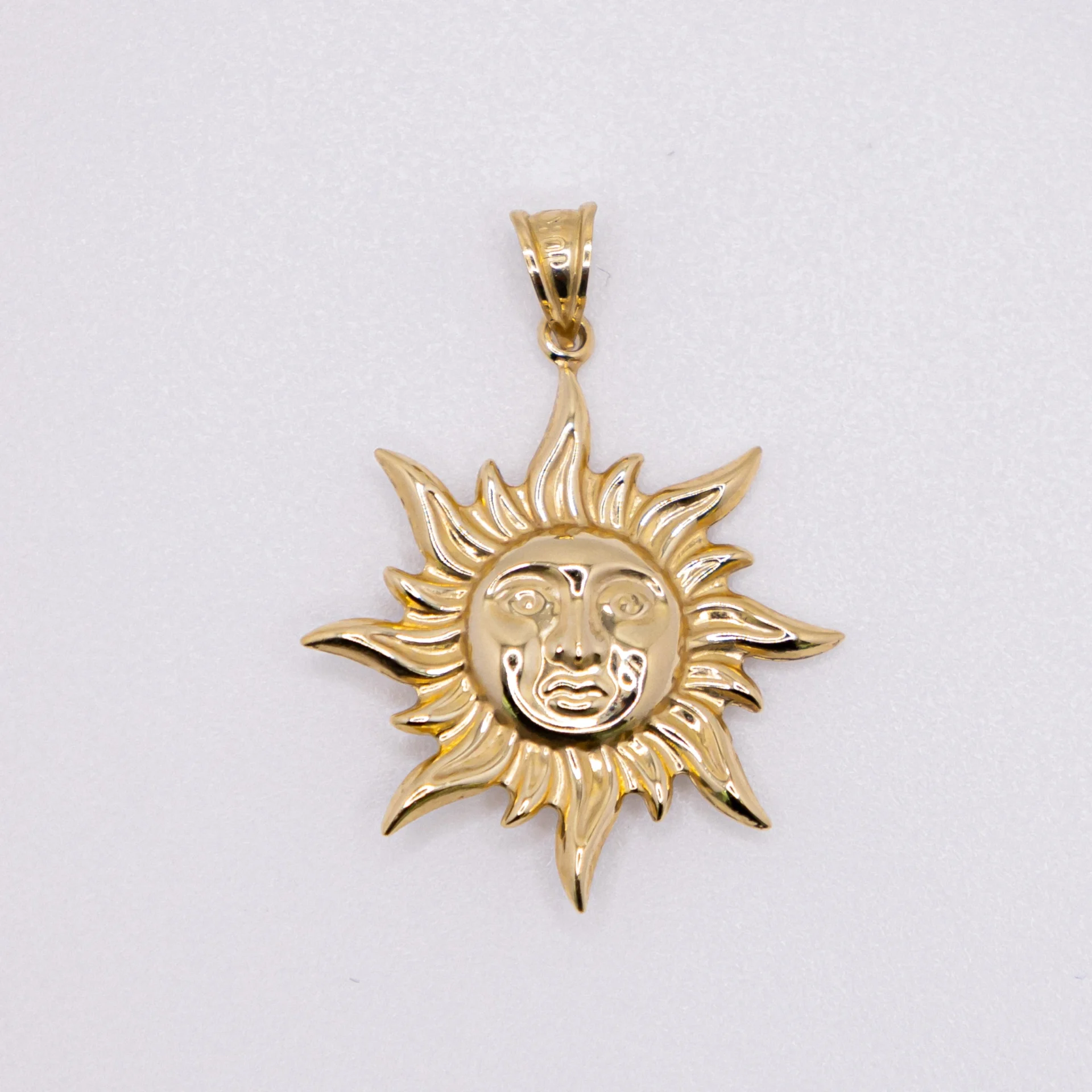 Dije de Sol Pequeño